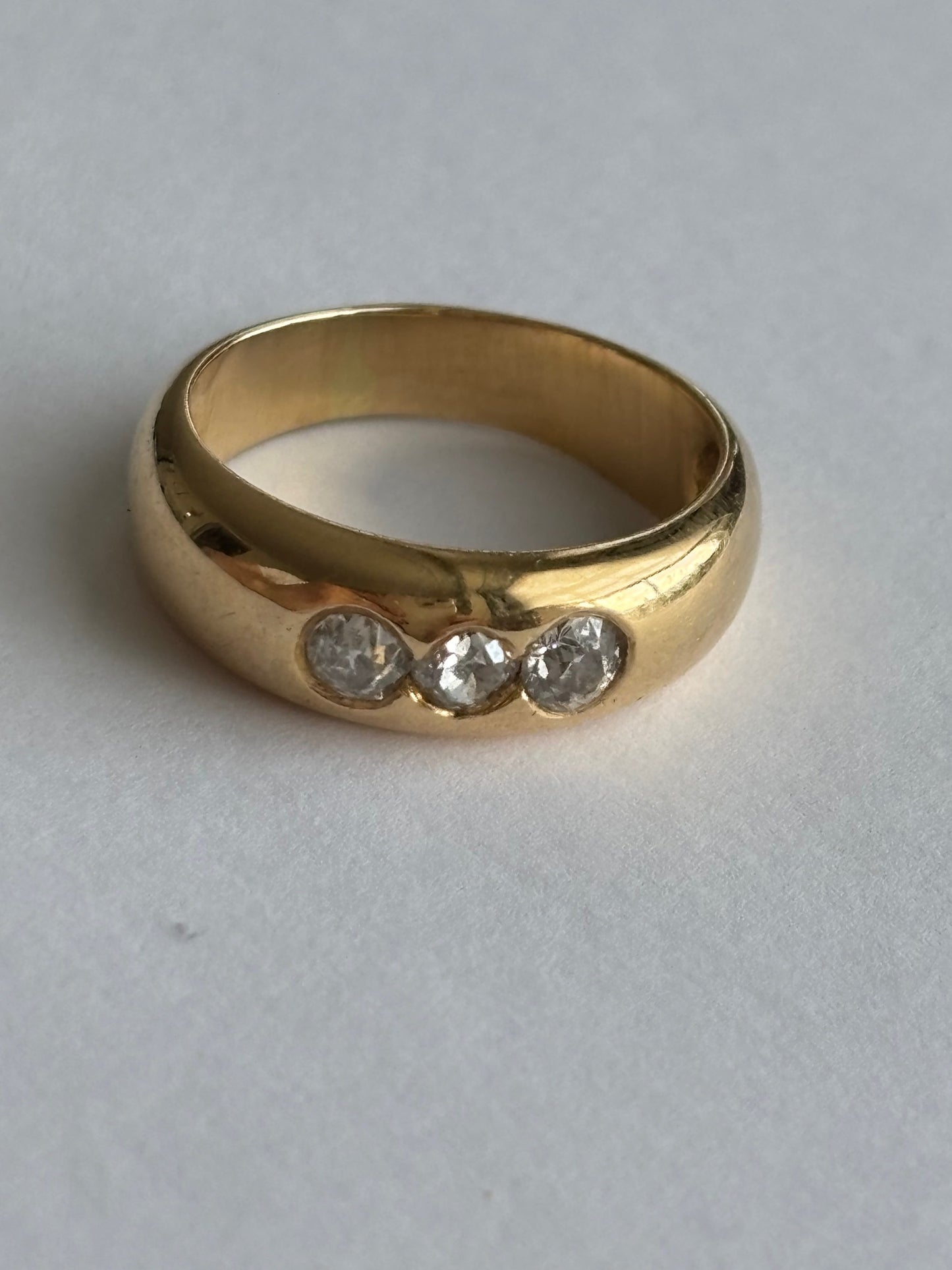 18k Gold and 3 Diamond Donut Style Ring