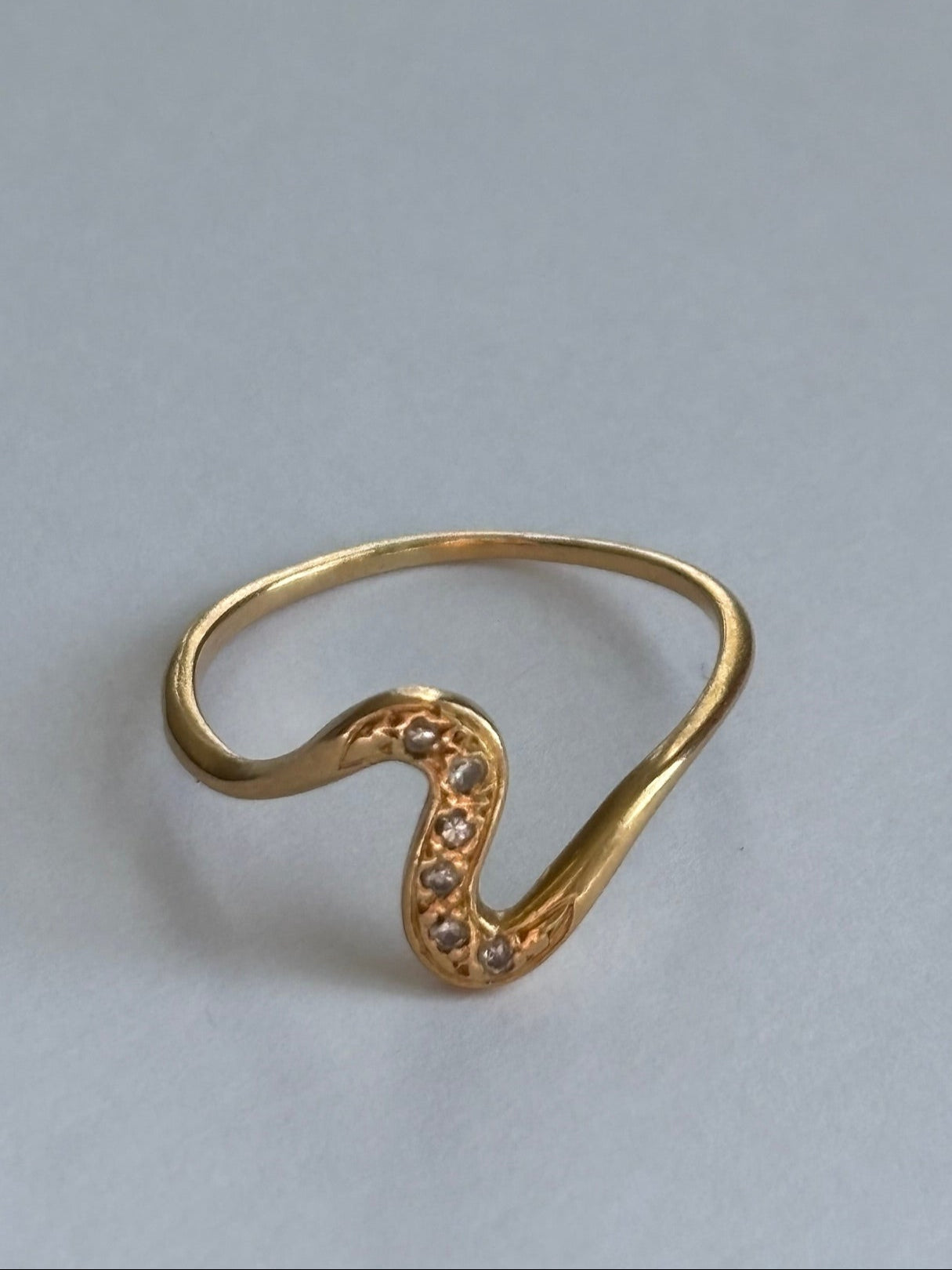 French Diamond Wave 18k Gold Diamond Ring