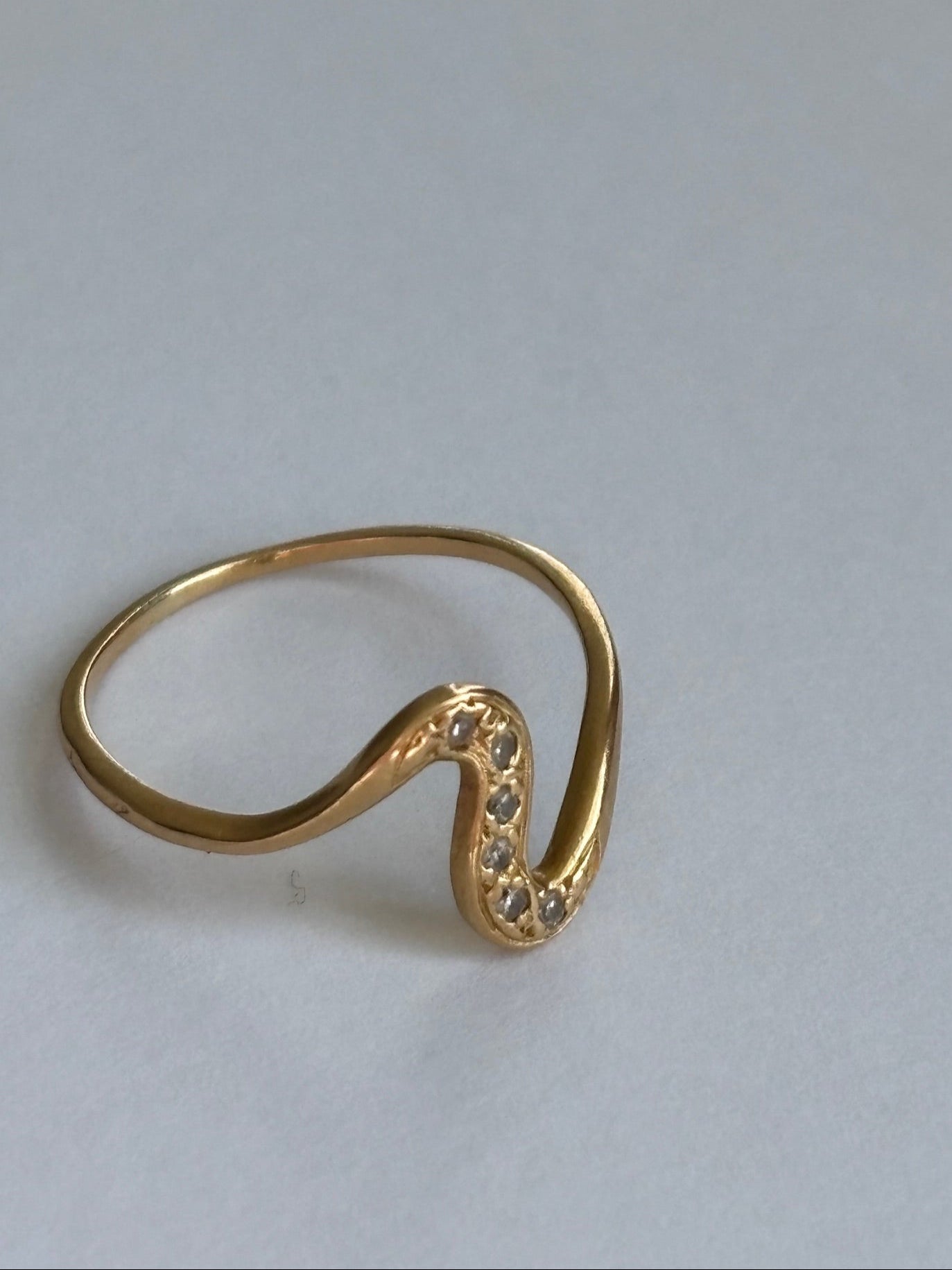 French Diamond Wave 18k Gold Diamond Ring