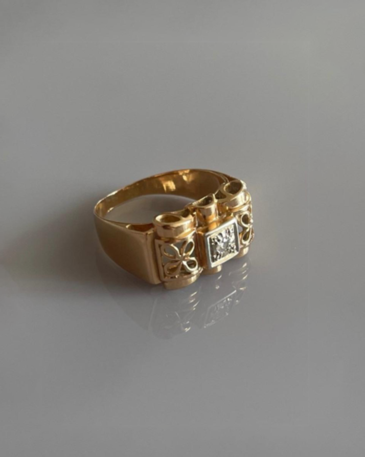 French 1940's 18ct Gold and Diamond Tank Ring