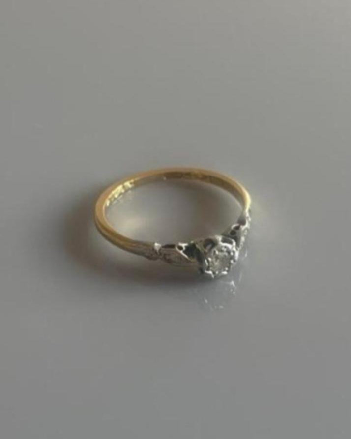 18ct / 18k Gold and Platinum Diamond Solitaire Art Deco Ring