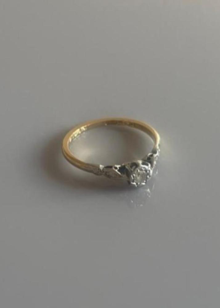 18ct / 18k Gold and Platinum Diamond Solitaire Art Deco Ring