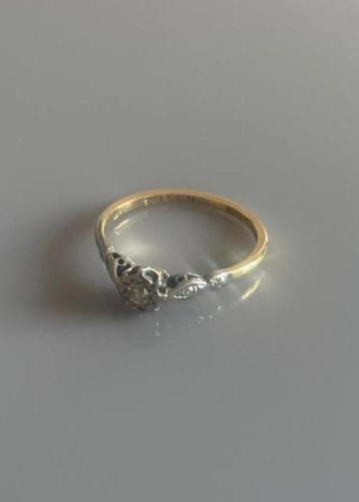 18ct / 18k Gold and Platinum Diamond Solitaire Art Deco Ring