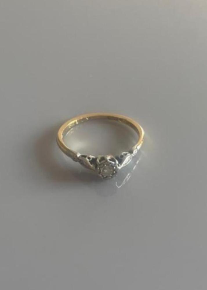 18ct / 18k Gold and Platinum Diamond Solitaire Art Deco Ring