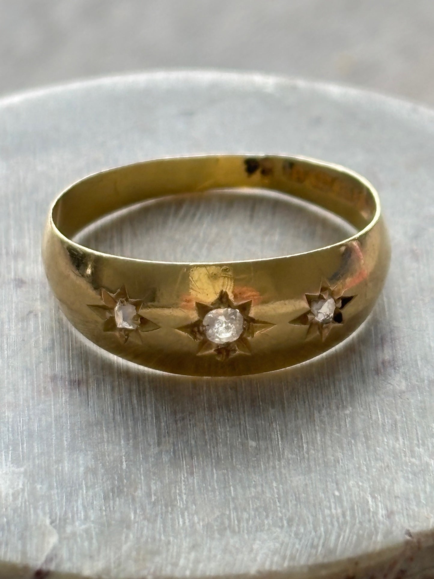 Vintage 18k Gold Three Diamond Gypset Ring