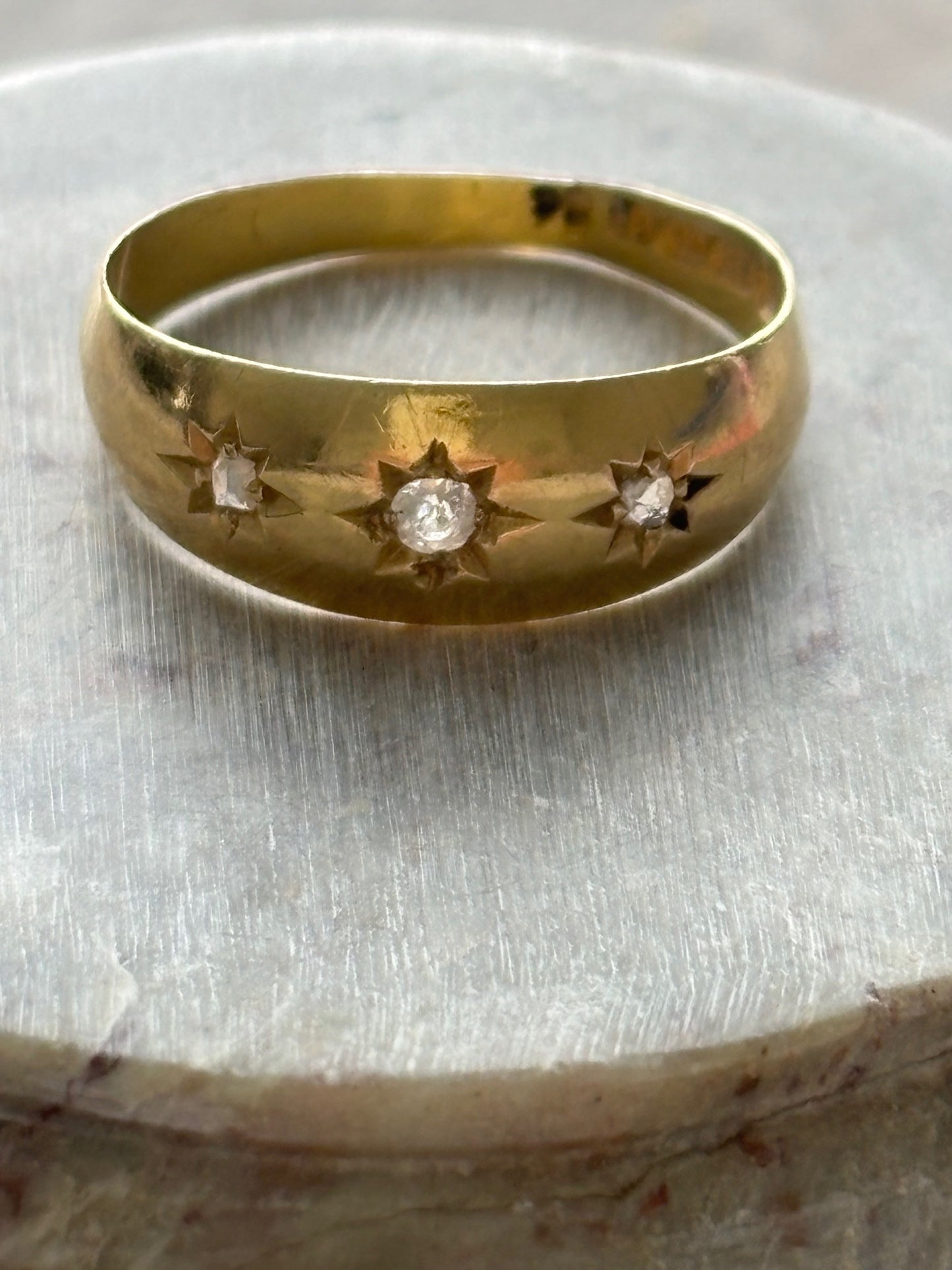 Vintage 18k Gold Three Diamond Gypset Ring