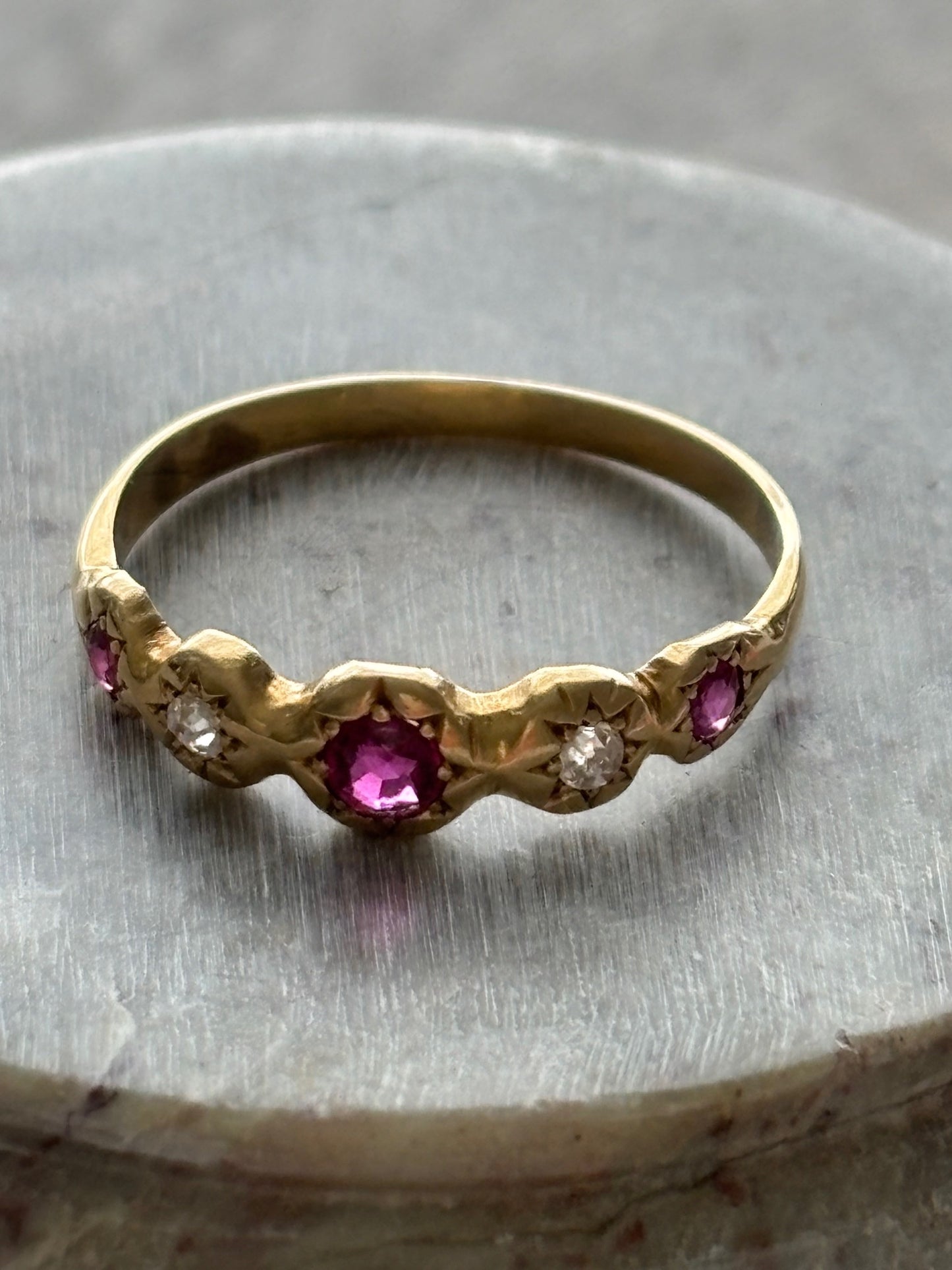 18k Gold 5 Stone Ring w Diamonds and Rubies