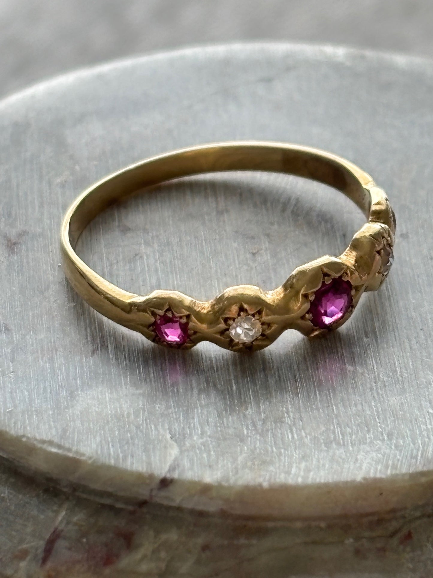18k Gold 5 Stone Ring w Diamonds and Rubies