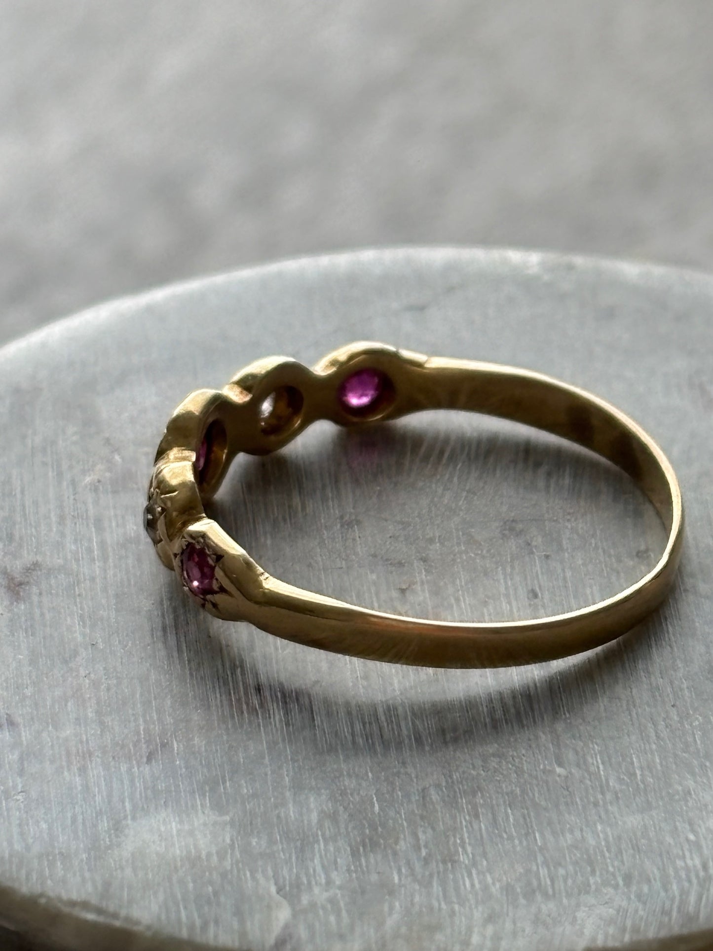 18k Gold 5 Stone Ring w Diamonds and Rubies