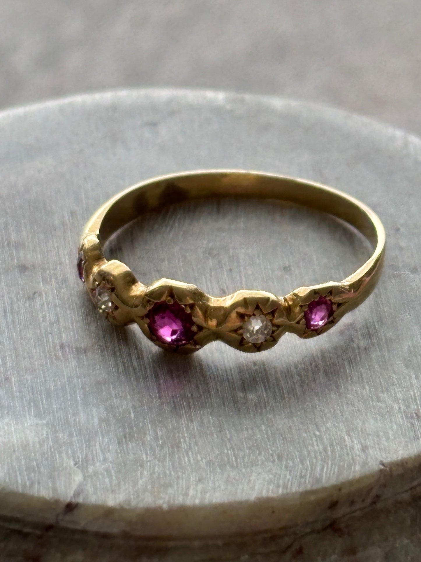 18k Gold 5 Stone Ring w Diamonds and Rubies