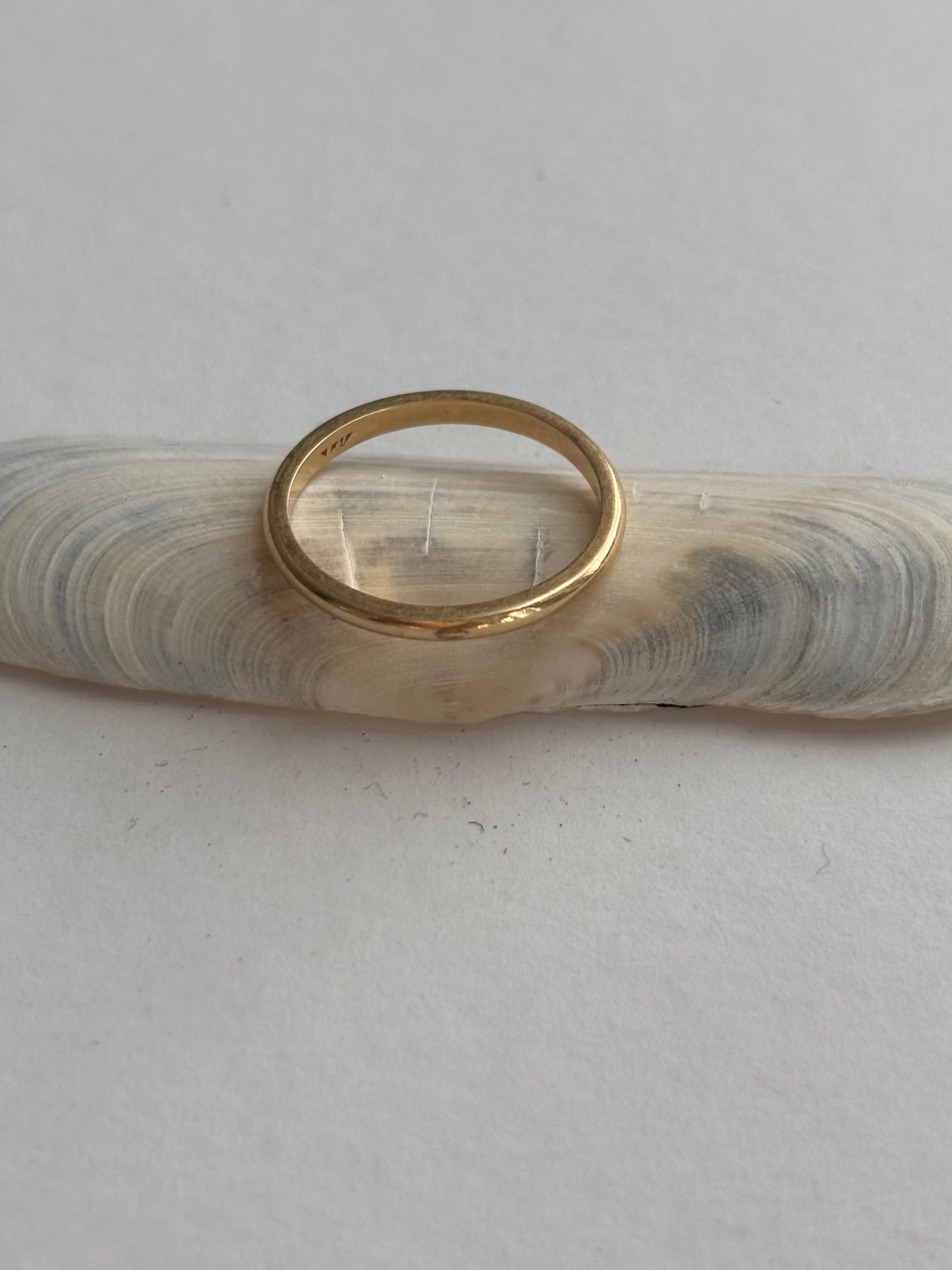Vintage 14k Gold Band Ring 2.5mm