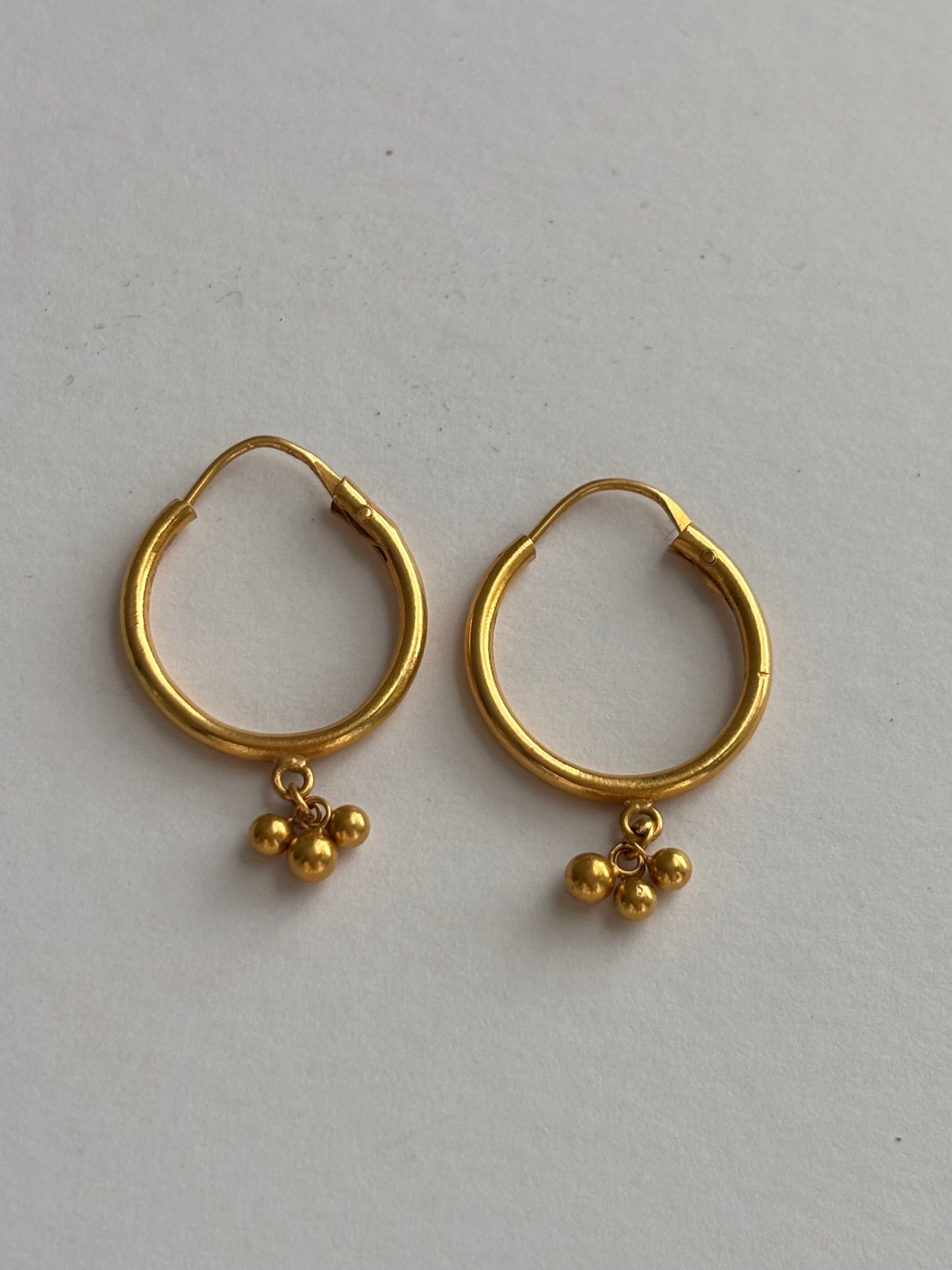 Vintage 22k Gold Hoop Earrings w Detail