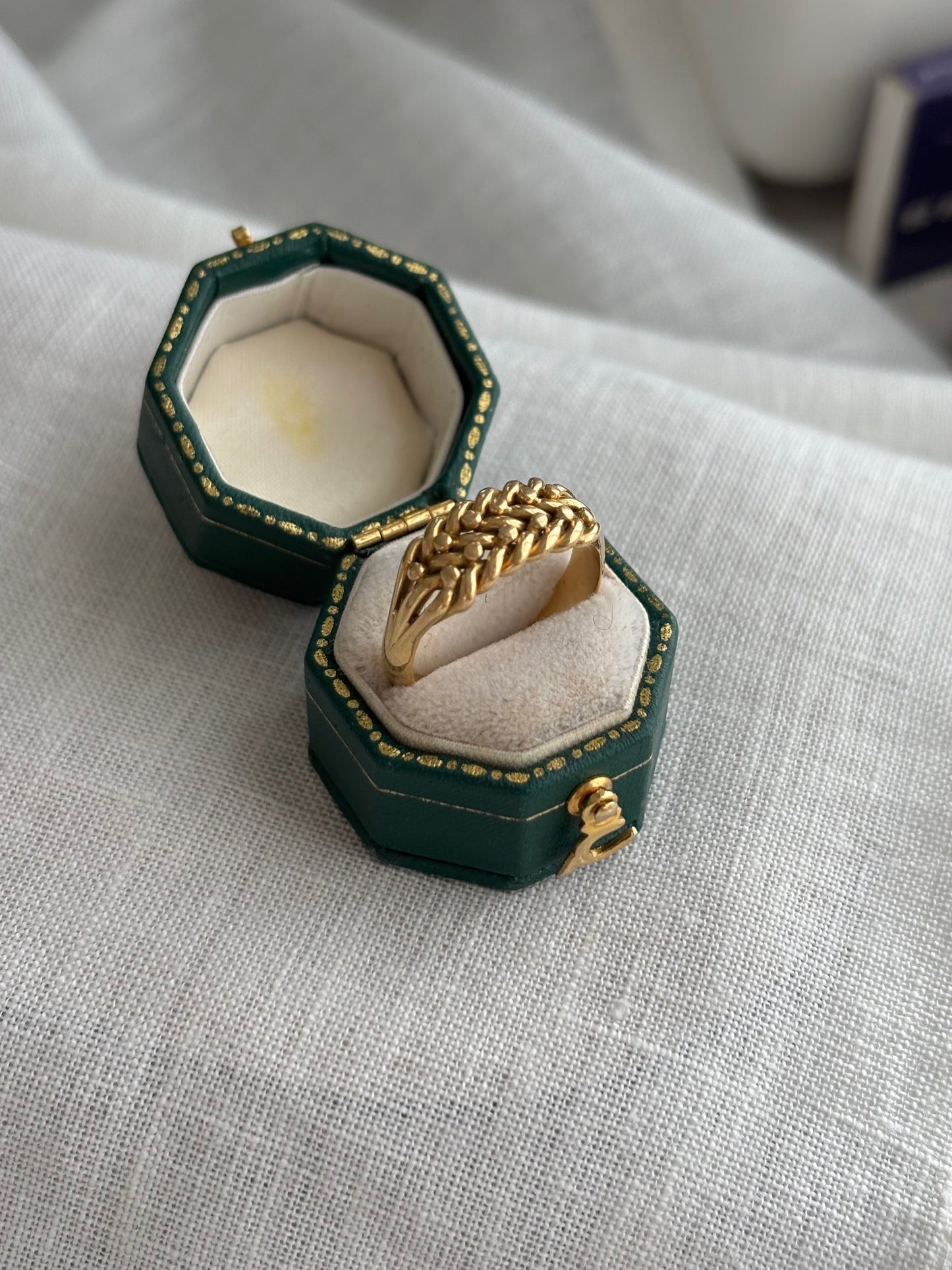 Antique 1900 18k Gold Keeper Ring
