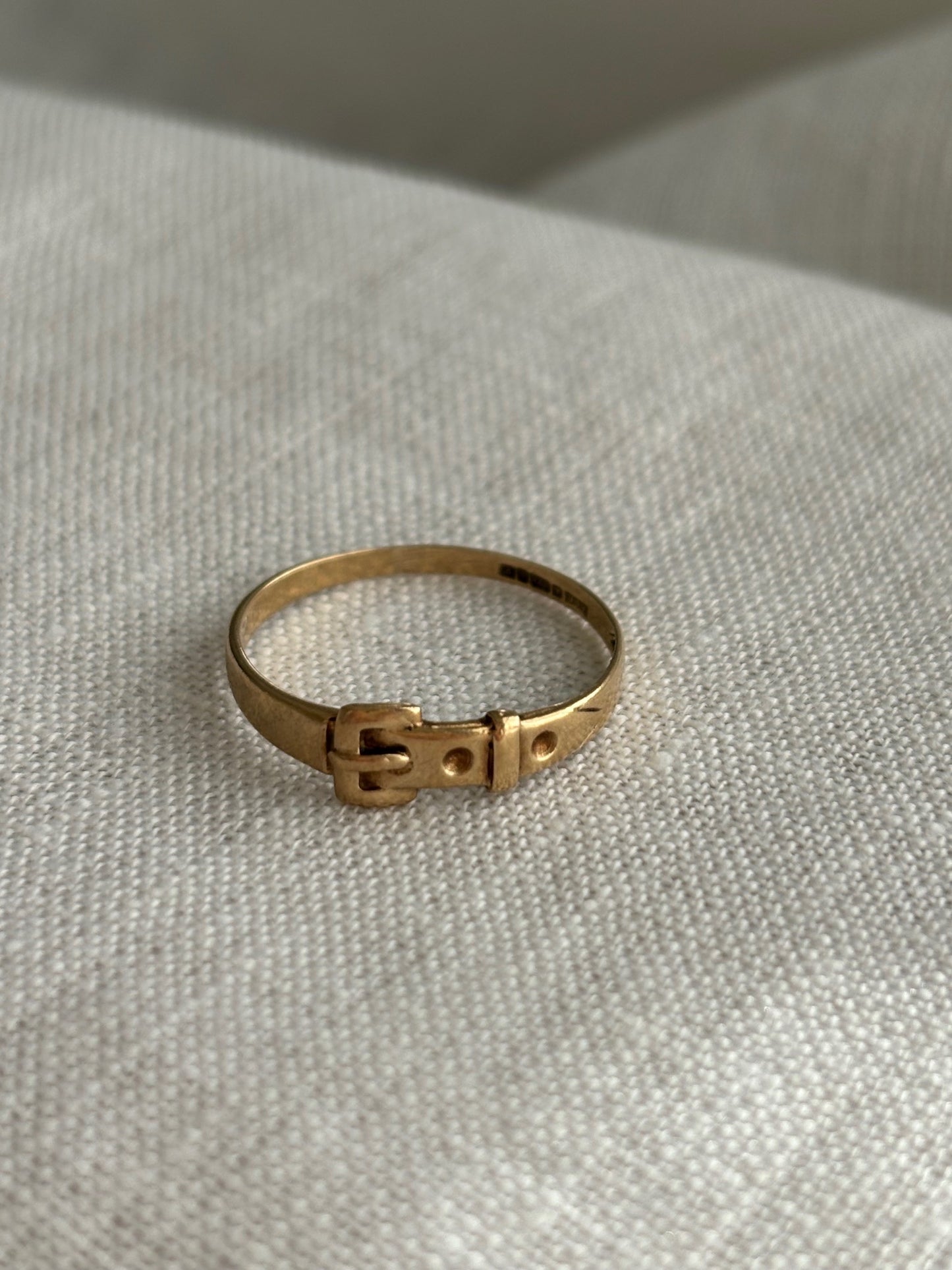 Vintage 9k Gold Slim Buckle Ring