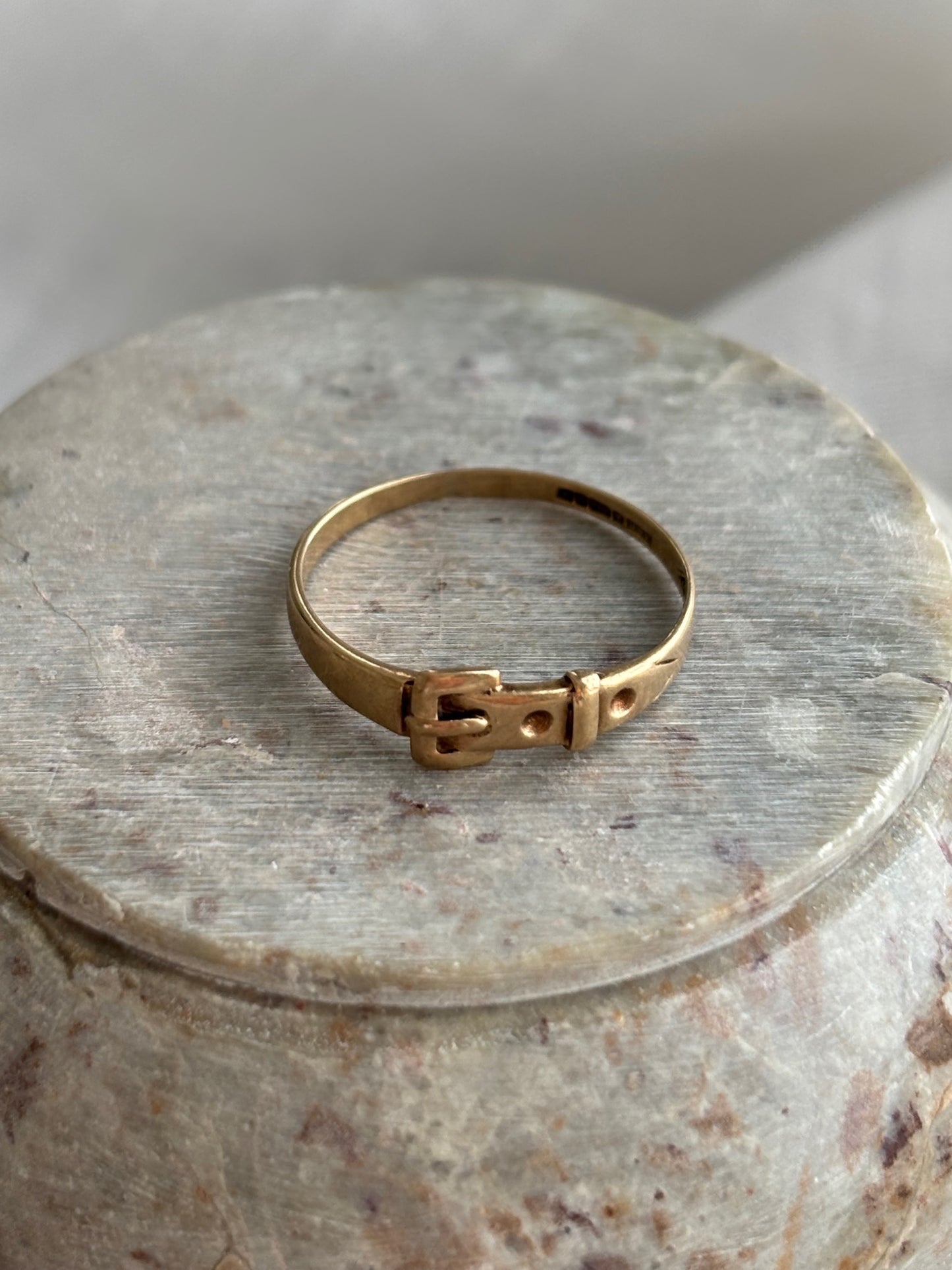 Vintage 9k Gold Slim Buckle Ring