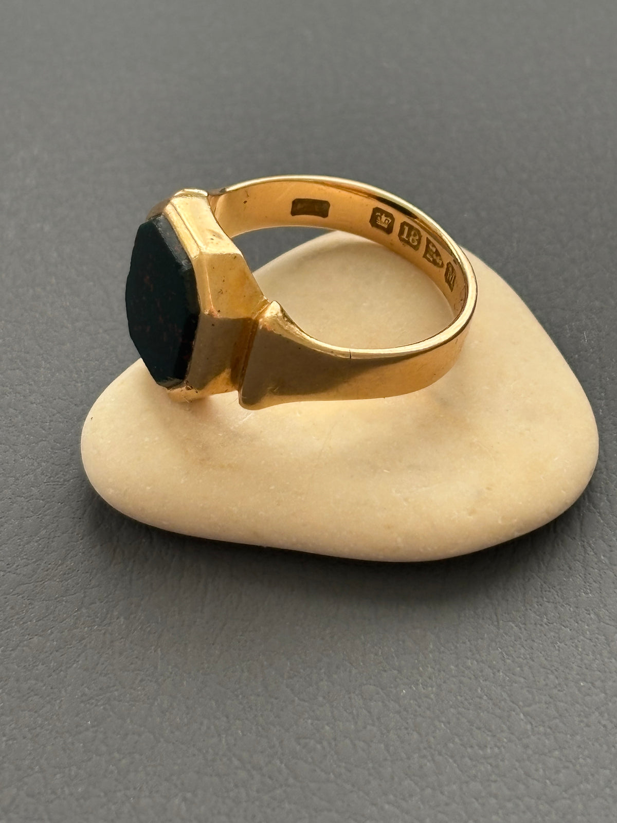 Antique Victorian 18k Gold Bloodstone Signet Ring