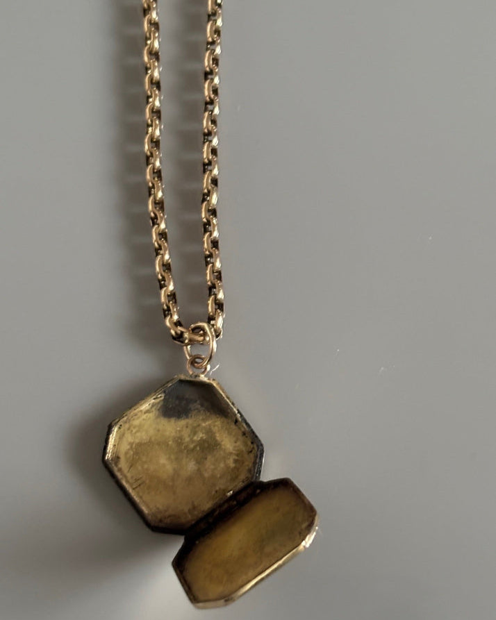 Victorian 9k Gold Locket on a 9k Gold Rolo / Belcher Chain