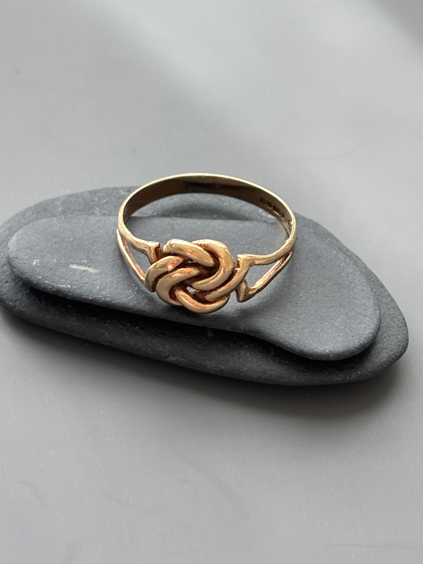 Vintage 9k Gold Celtic Knot / Lover's Knot Ring