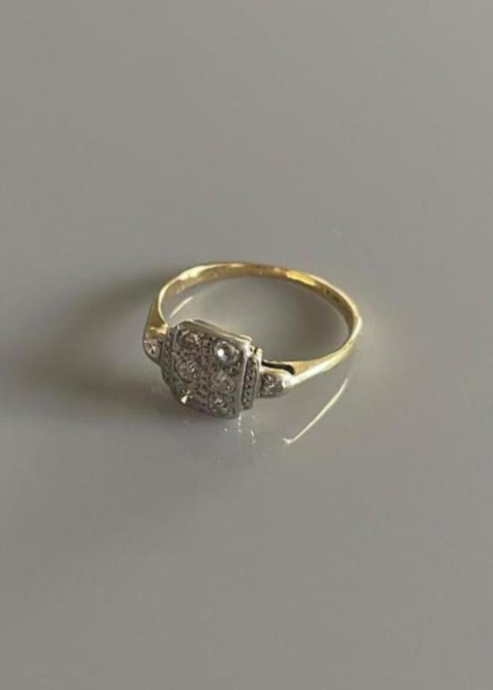 Art Deco 18ct Gold and Diamond Ring