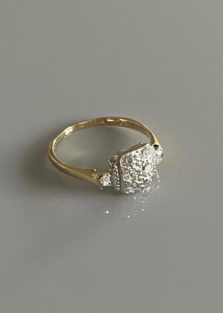 Art Deco 18ct Gold and Diamond Ring