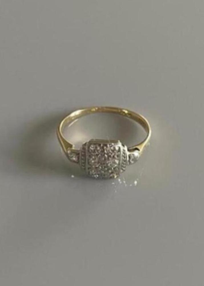 Art Deco 18ct Gold and Diamond Ring