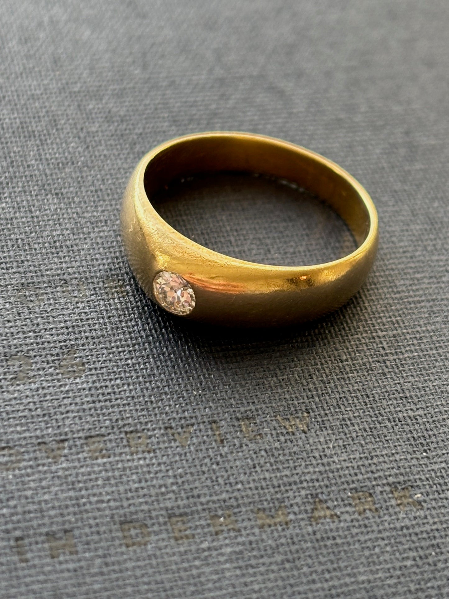 Vintage 18k Gold Bombe/ Donut Ring w/ 0.25 Diamond