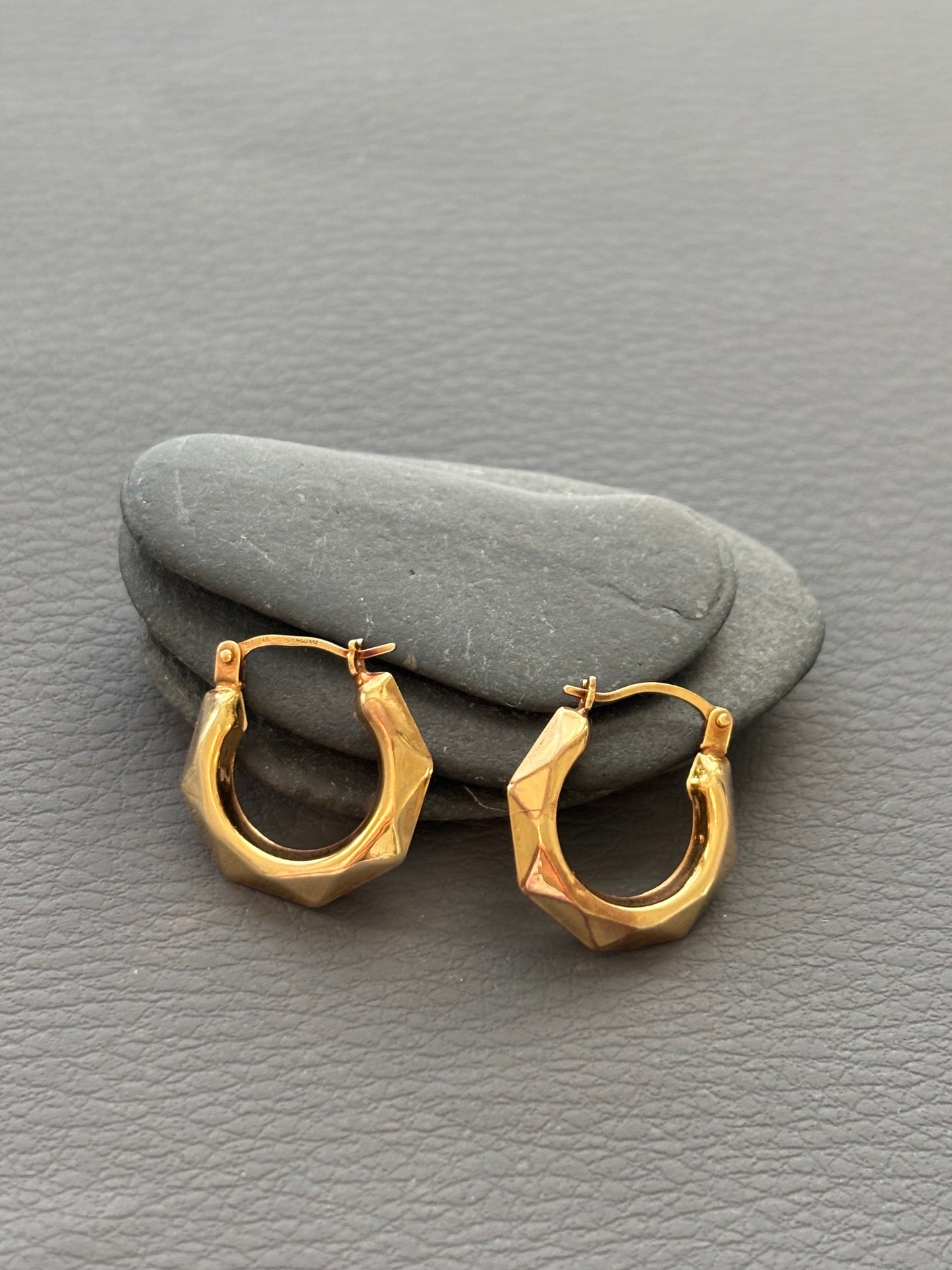 Vintage 9k Gold Faceted Hoop Earrings