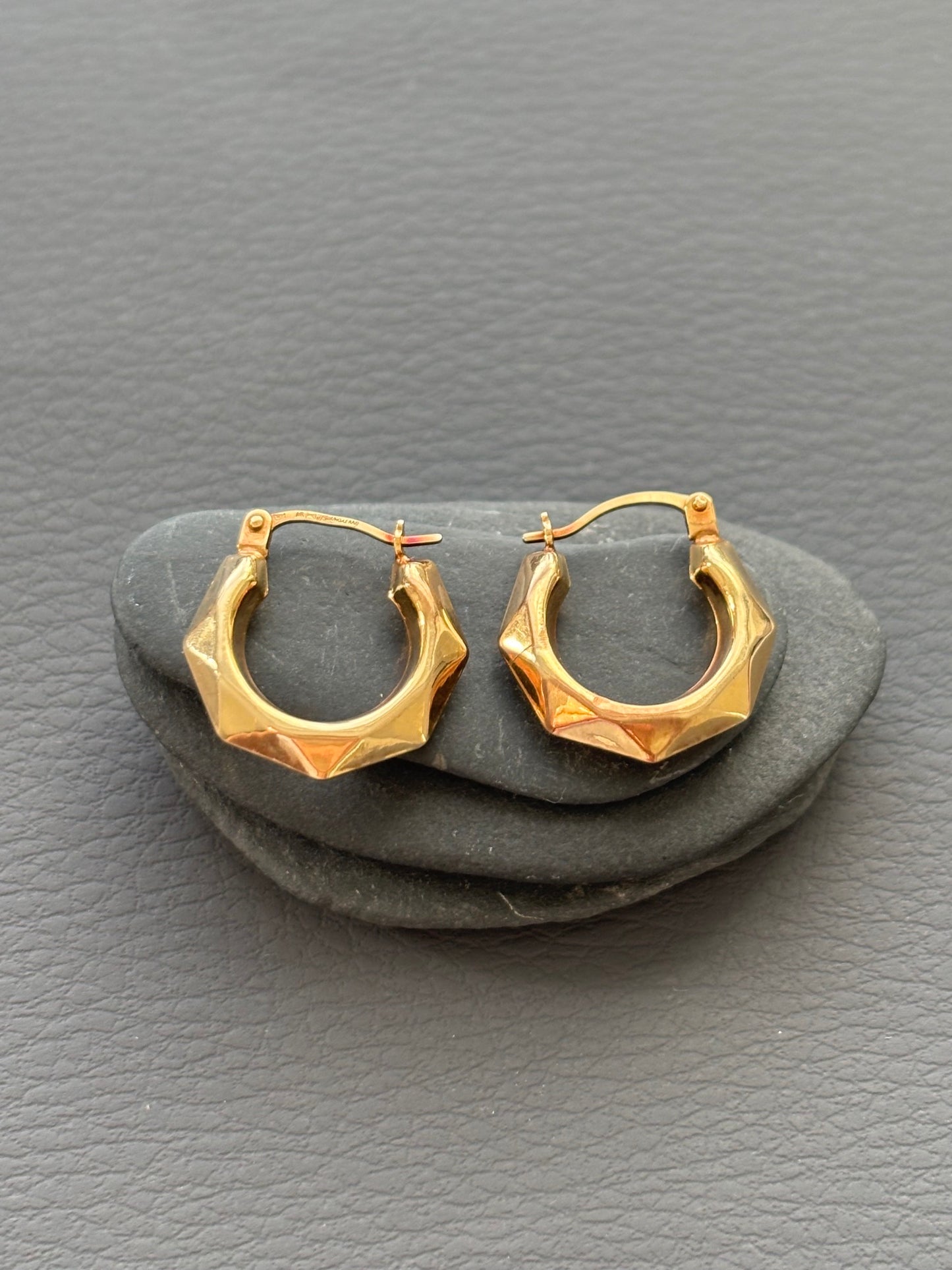 Vintage 9k Gold Faceted Hoop Earrings
