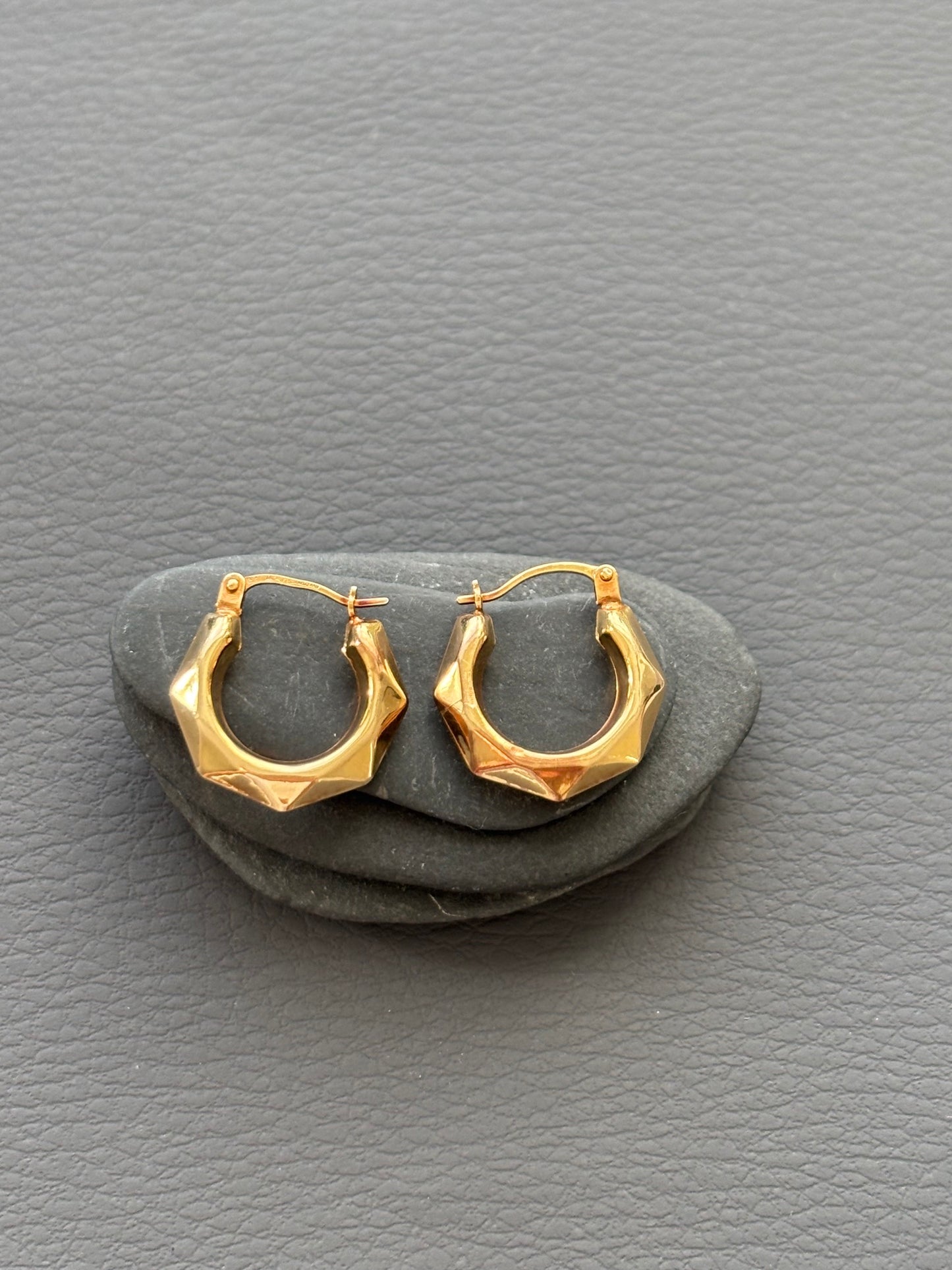 Vintage 9k Gold Faceted Hoop Earrings