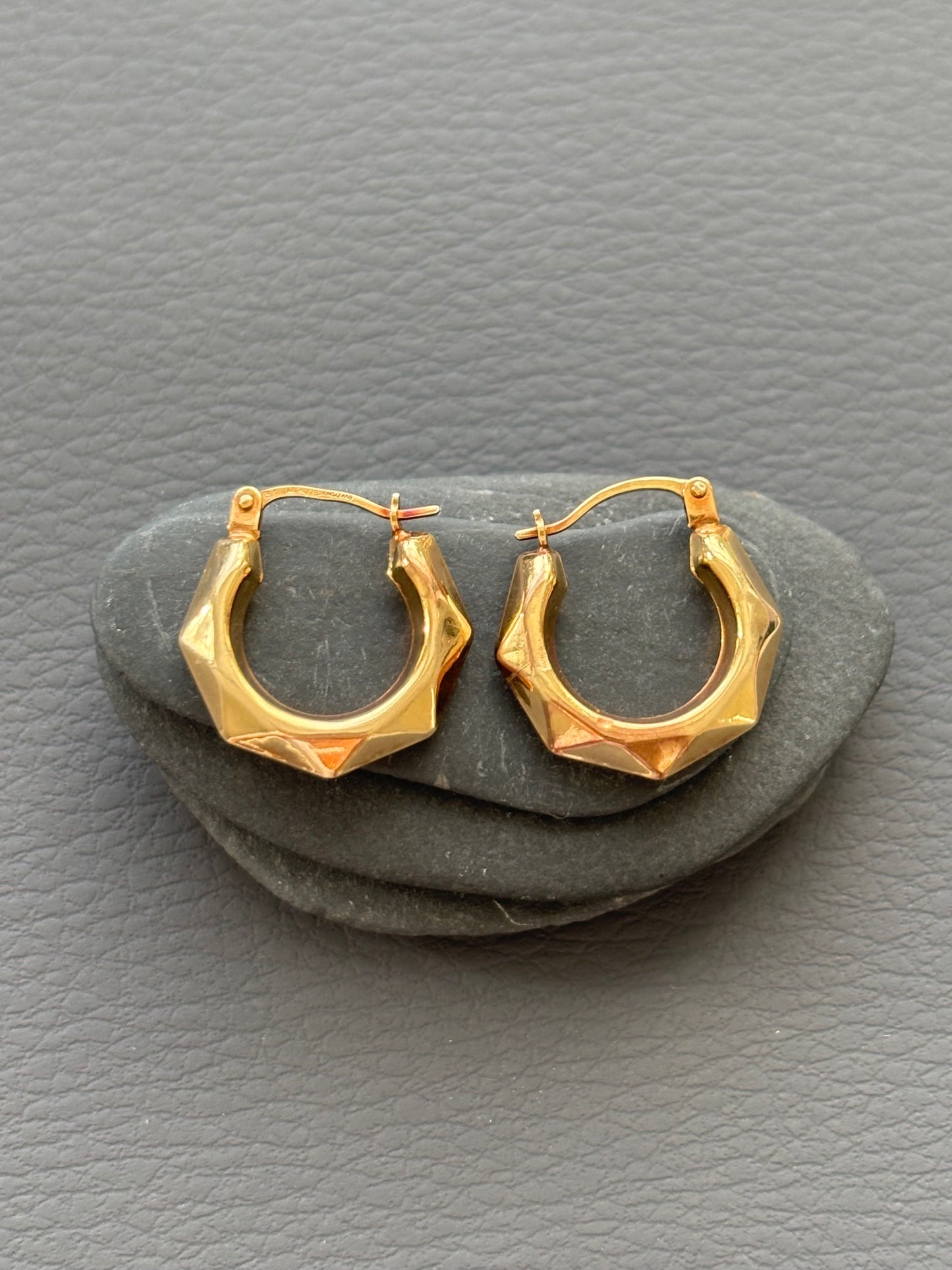 Vintage 9k Gold Faceted Hoop Earrings
