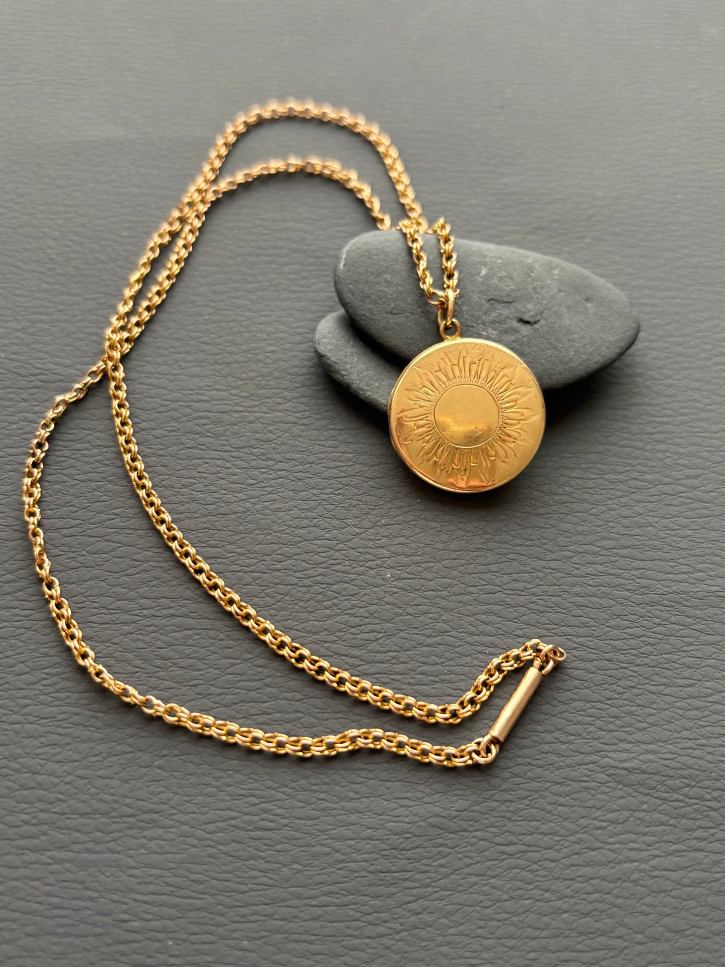 Vintage 9k Gold Sun Pendant / Locket on 9k Gold Belcher Chain