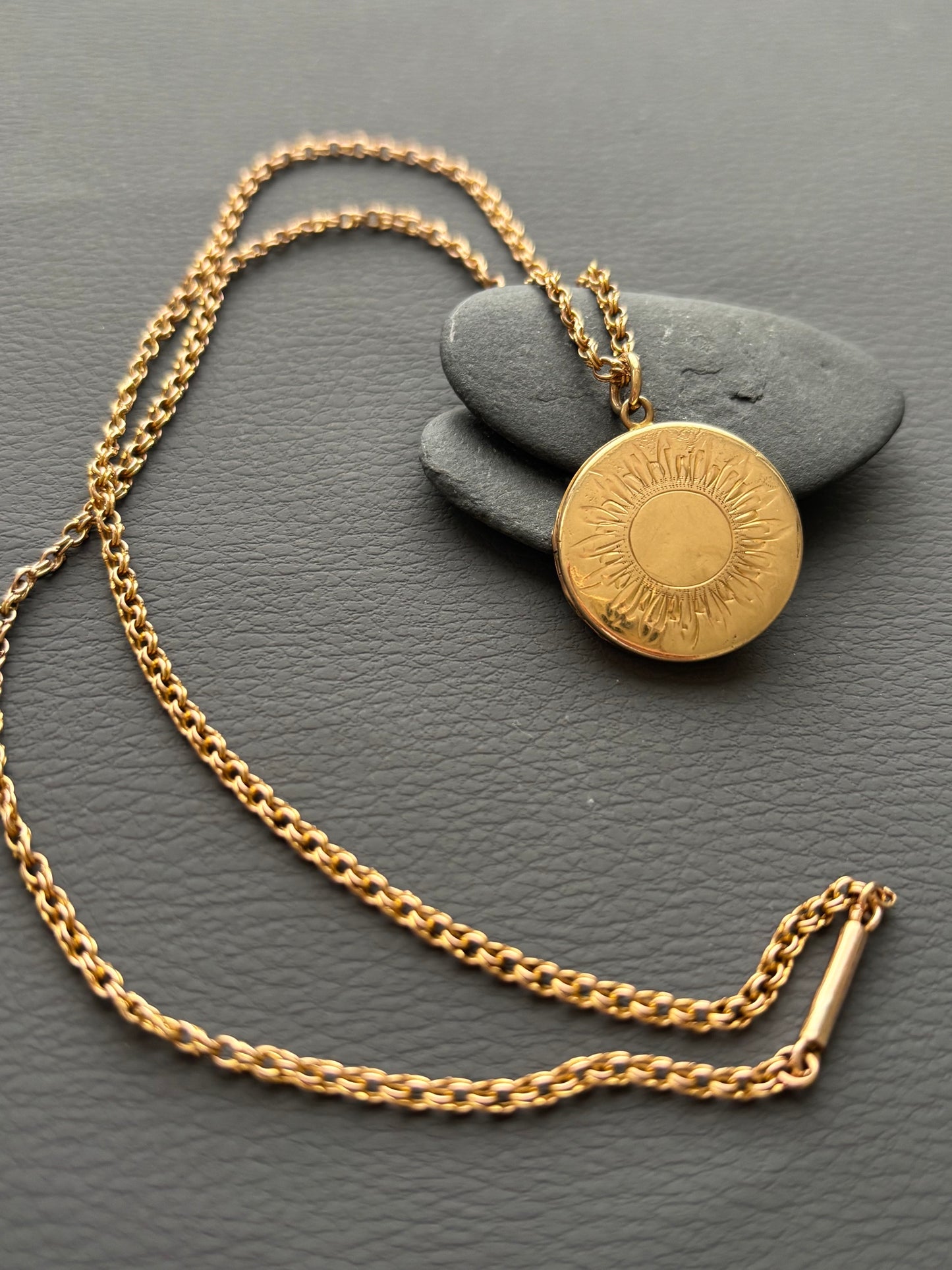Vintage 9k Gold Sun Pendant / Locket on 9k Gold Belcher Chain