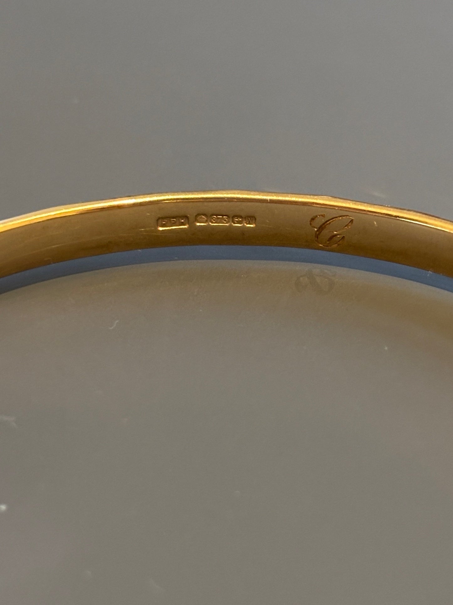 Elegant 9k Gold Solid Faceted Surface Bangle / Bracelet w/ Hinge and Clasp