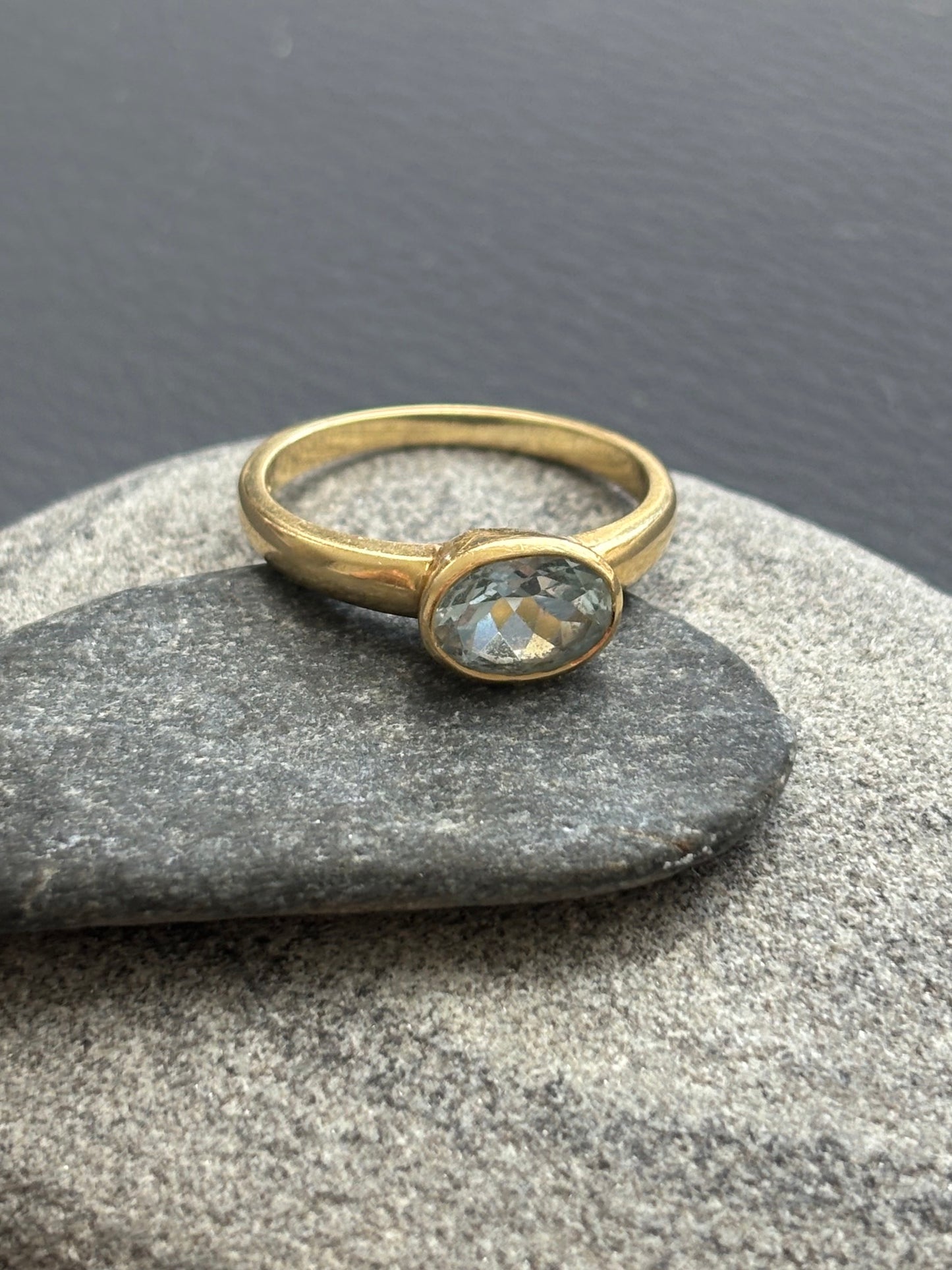 Vintage 18k Gold Aquamarine Ring