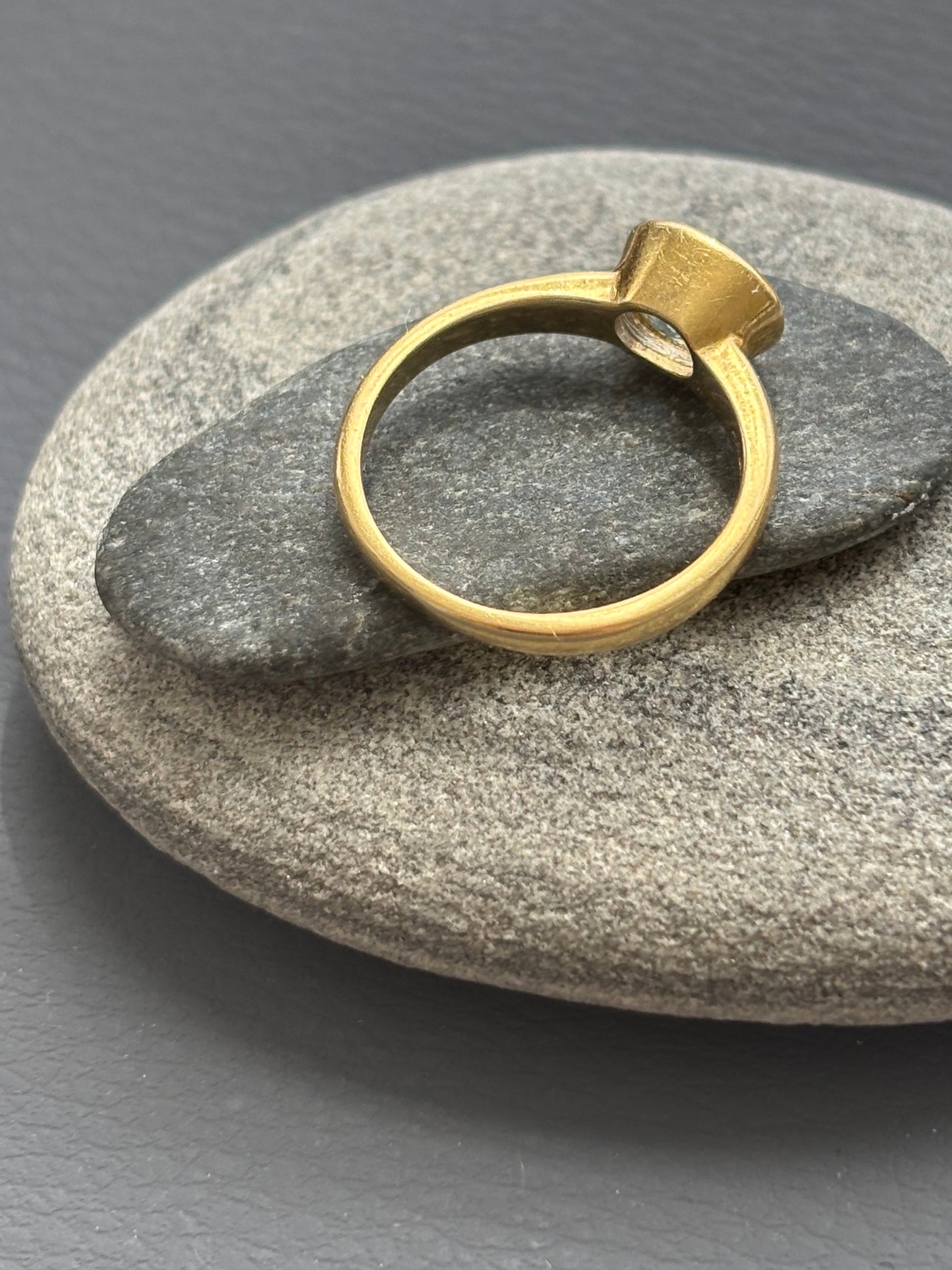 Vintage 18k Gold Aquamarine Ring