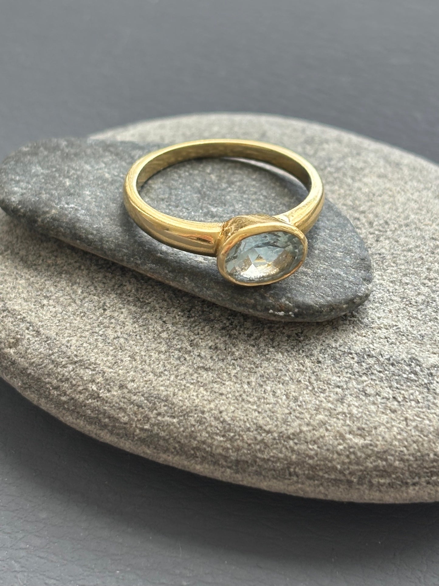 Vintage 18k Gold Aquamarine Ring