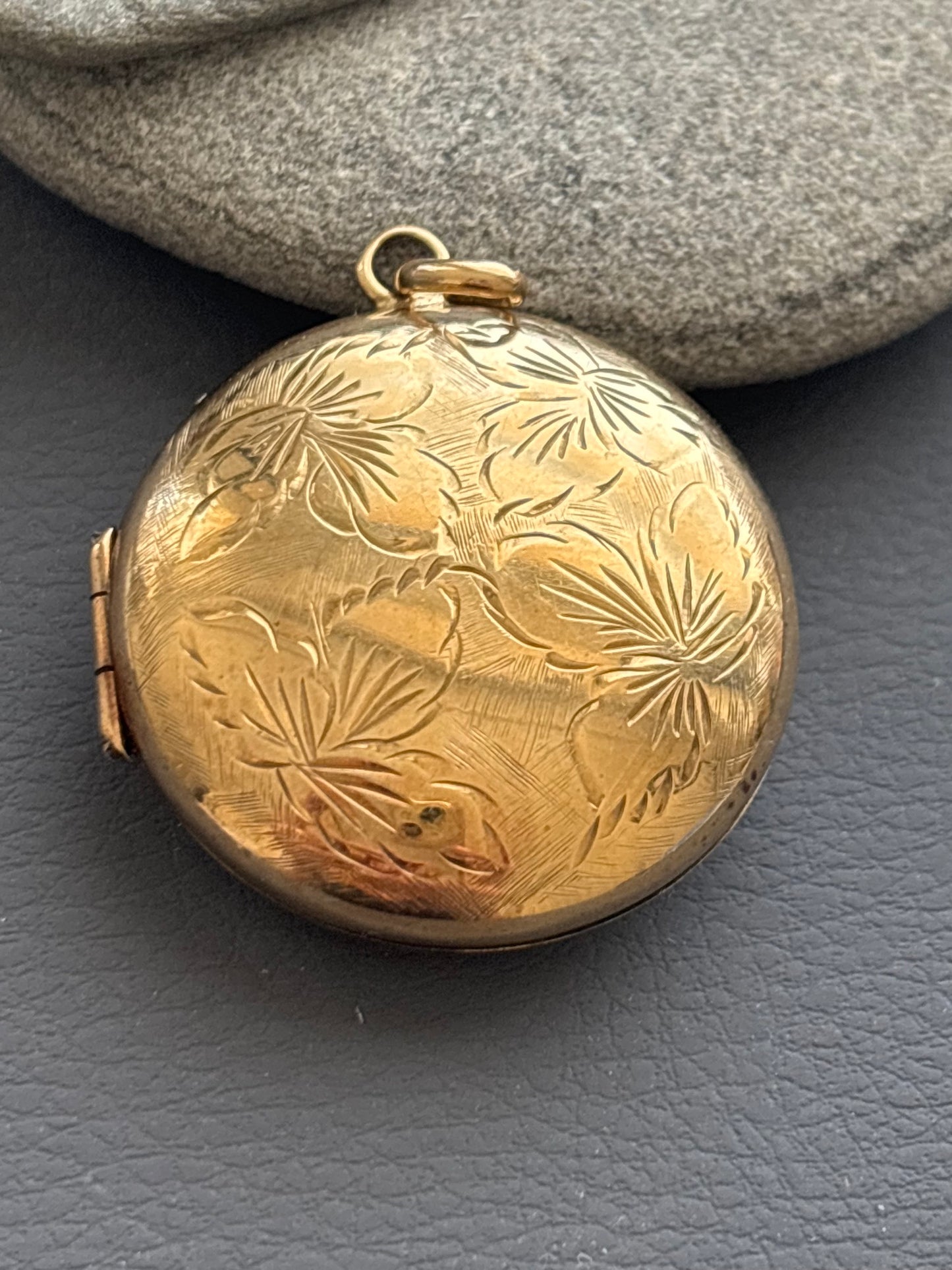 Antique 9k Gold Locket w/ Floral Motif