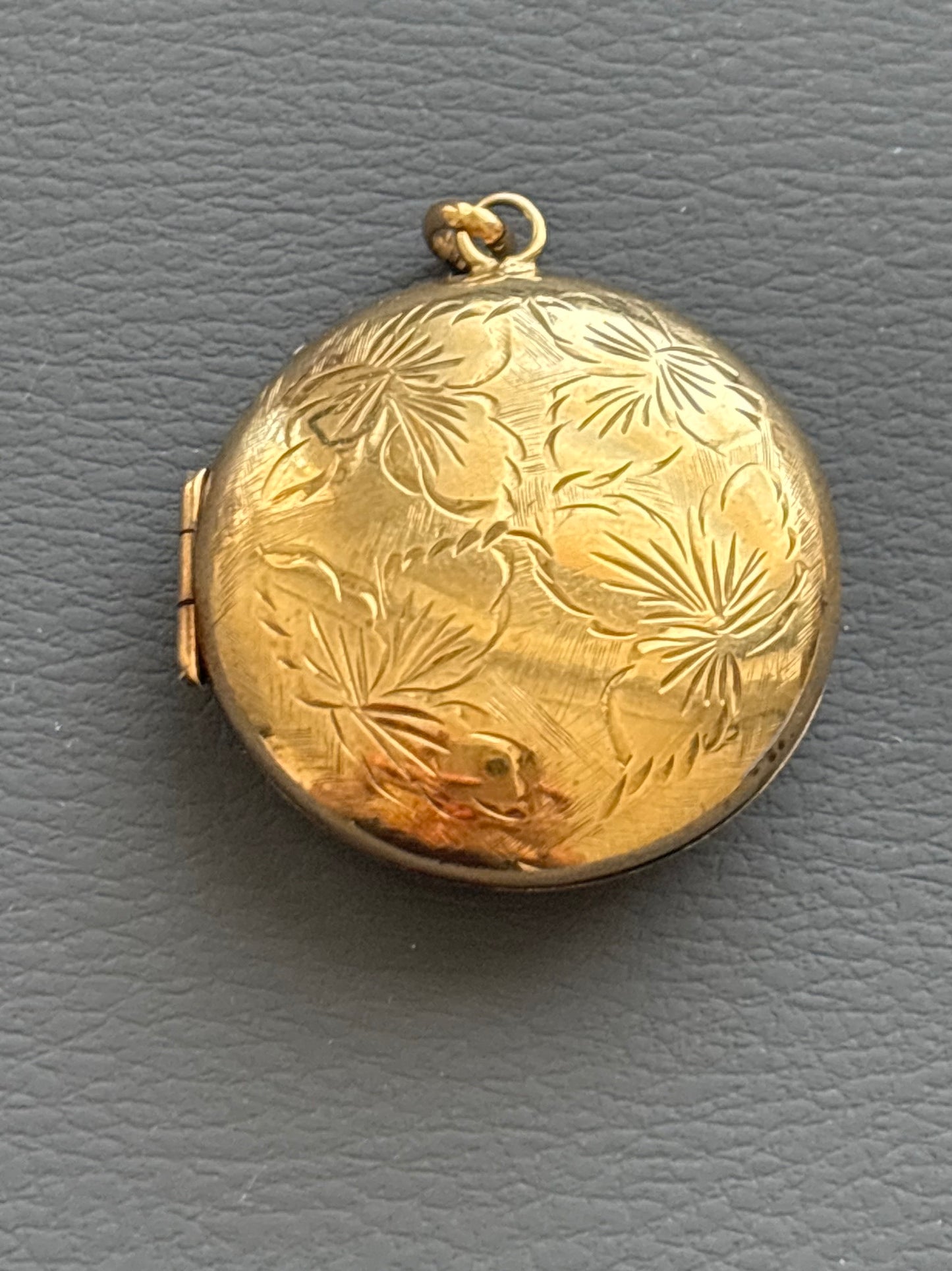 Antique 9k Gold Locket w/ Floral Motif