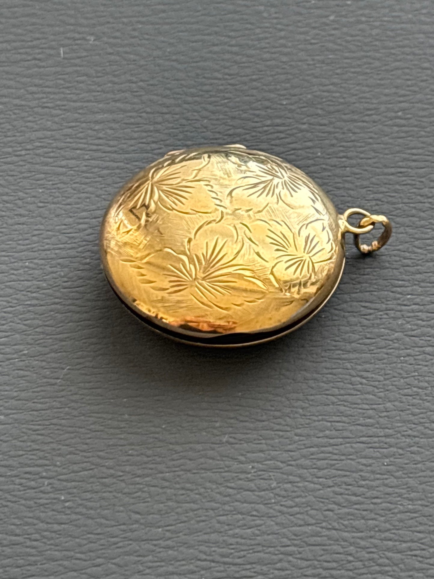Antique 9k Gold Locket w/ Floral Motif