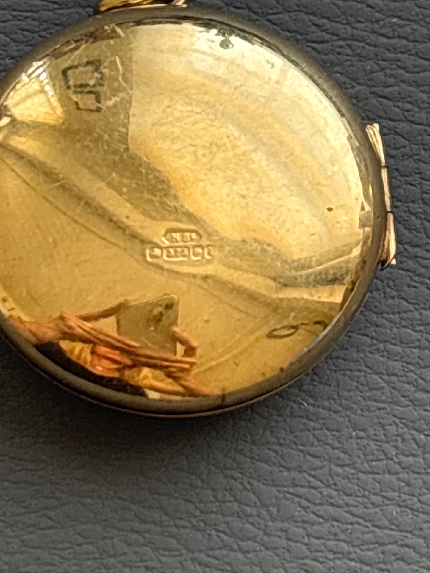 Antique 9k Gold Locket w/ Floral Motif