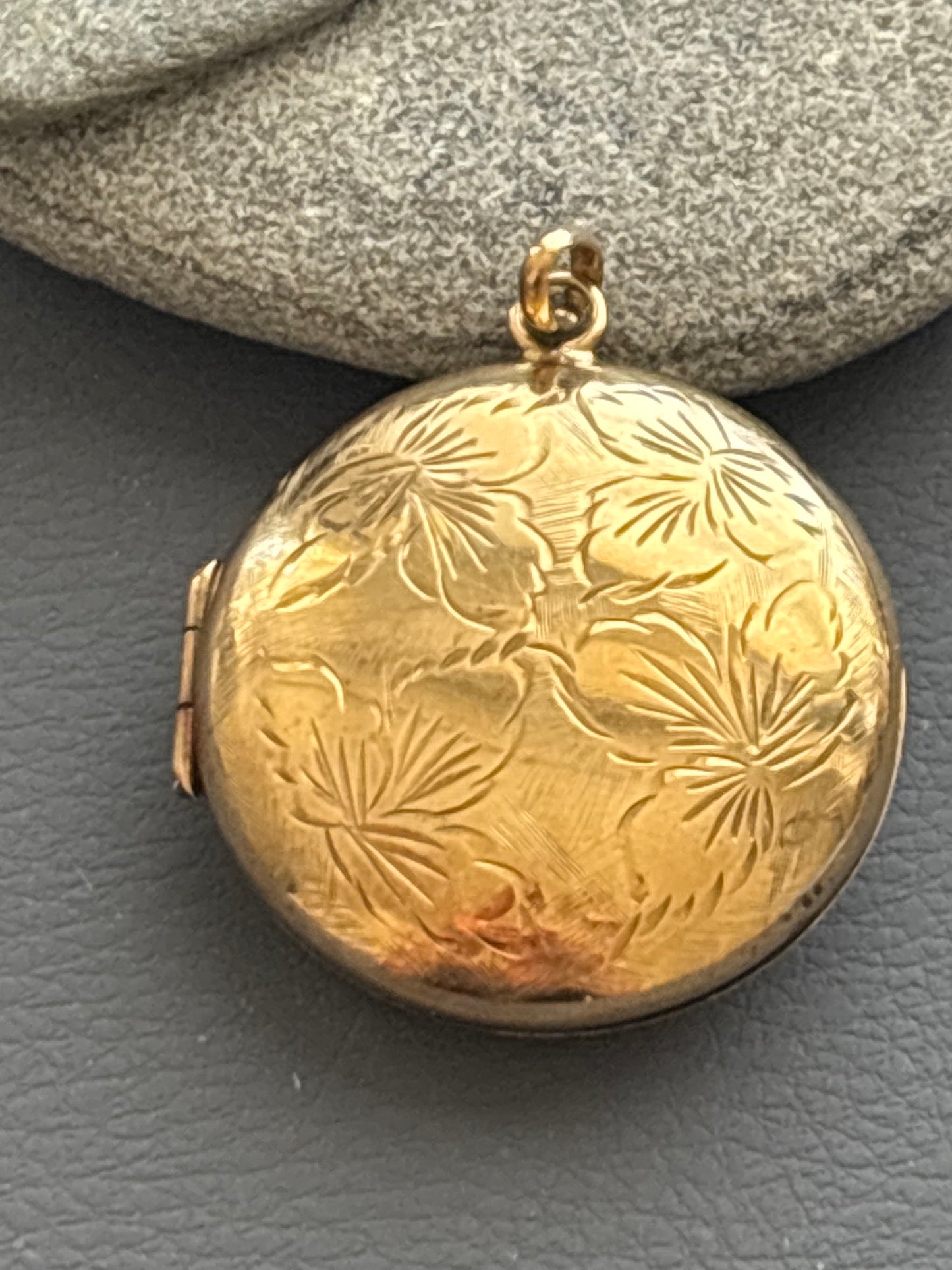 Antique 9k Gold Locket w/ Floral Motif