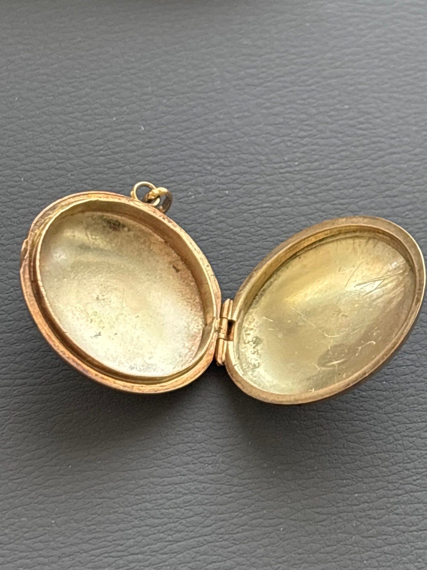 Antique 9k Gold Locket w/ Floral Motif