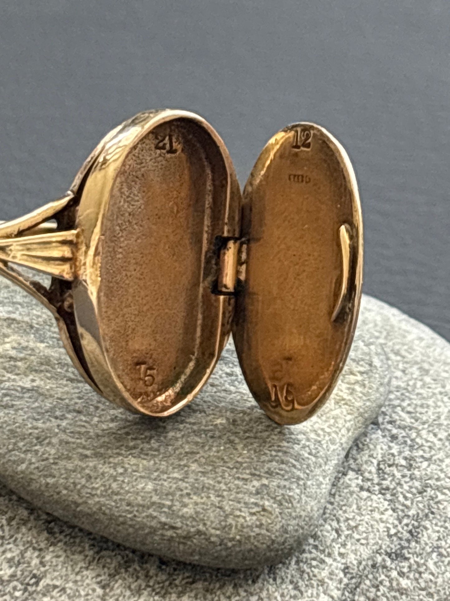 Vintage 9k Gold Locket Ring