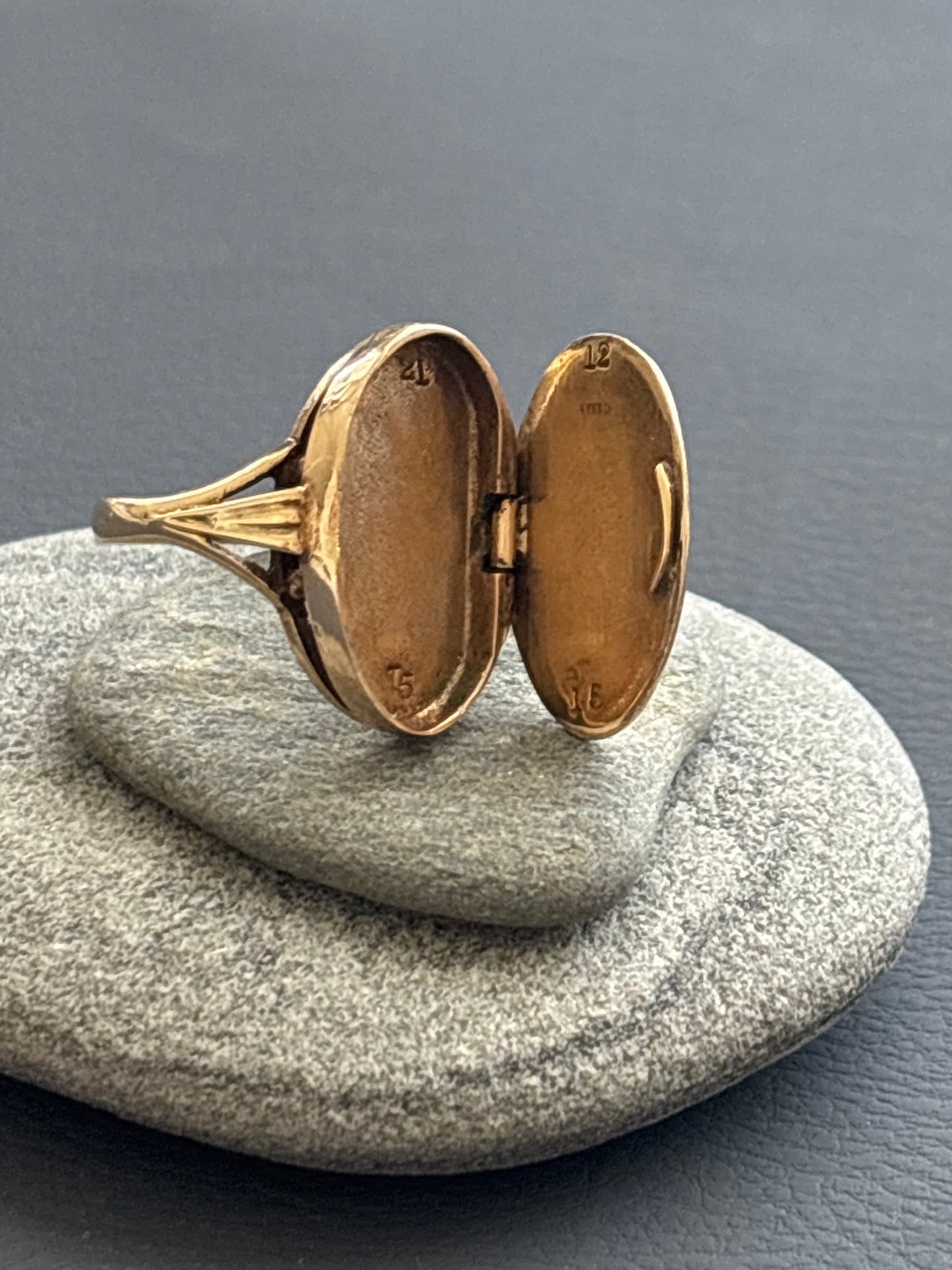 Vintage 9k Gold Locket Ring
