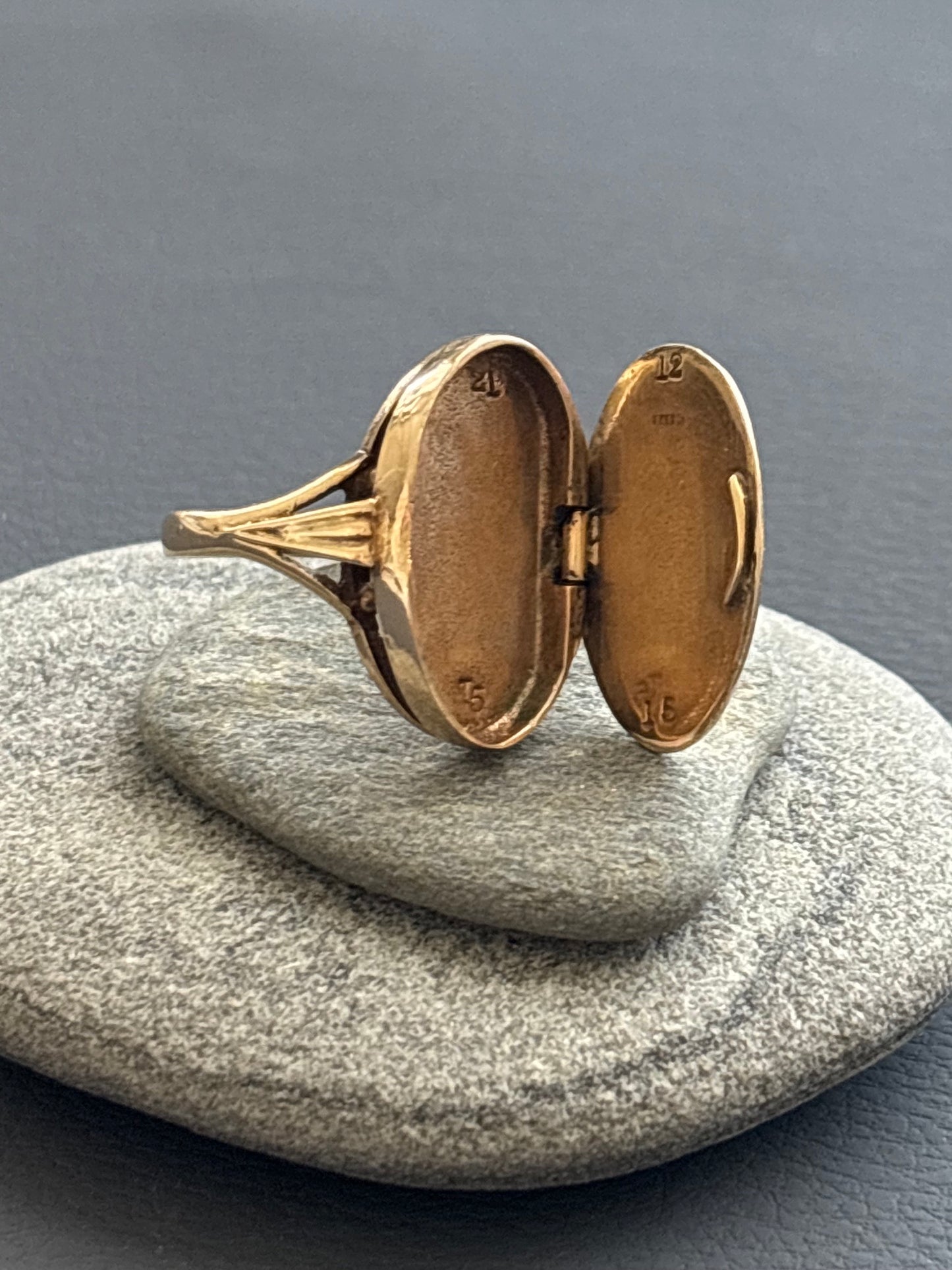 Vintage 9k Gold Locket Ring