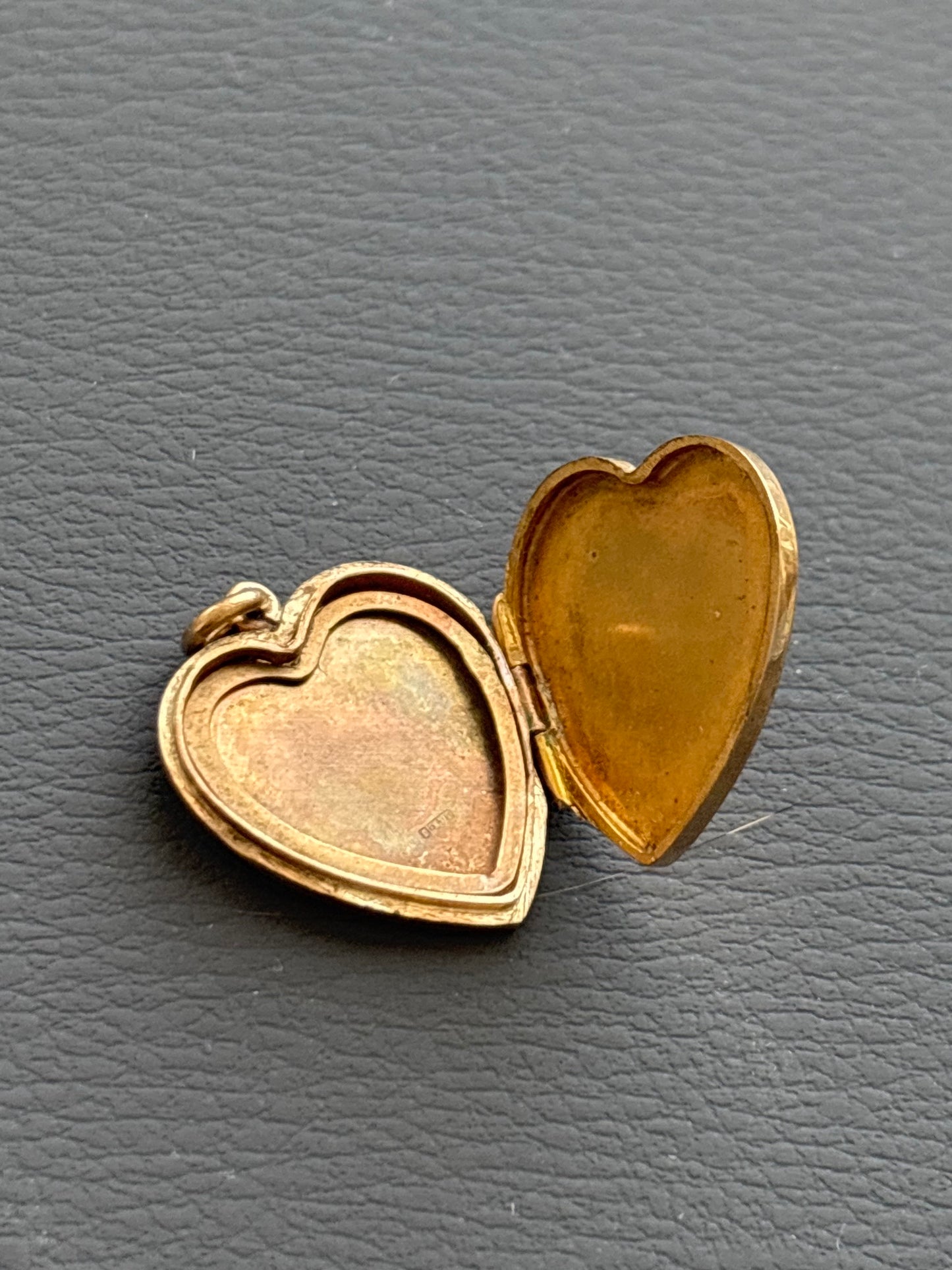 Vintage 9k Gold Engine Turned Heart Locket