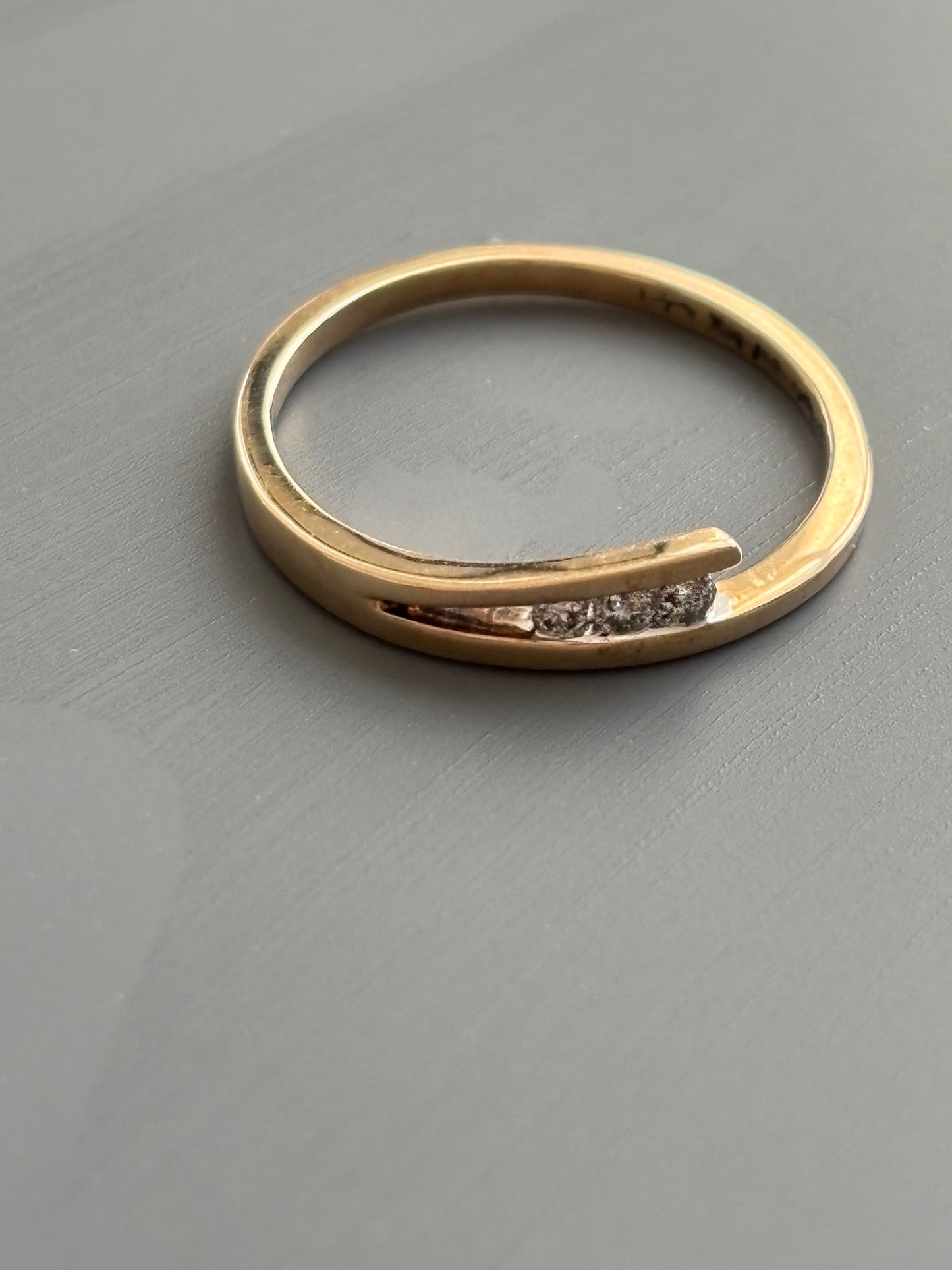 Vintage 9k Gold Tension Set Diamond Ring