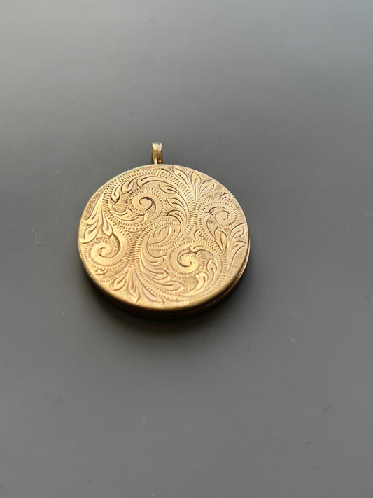 9k Gold Locket Case w Decorative Pattern