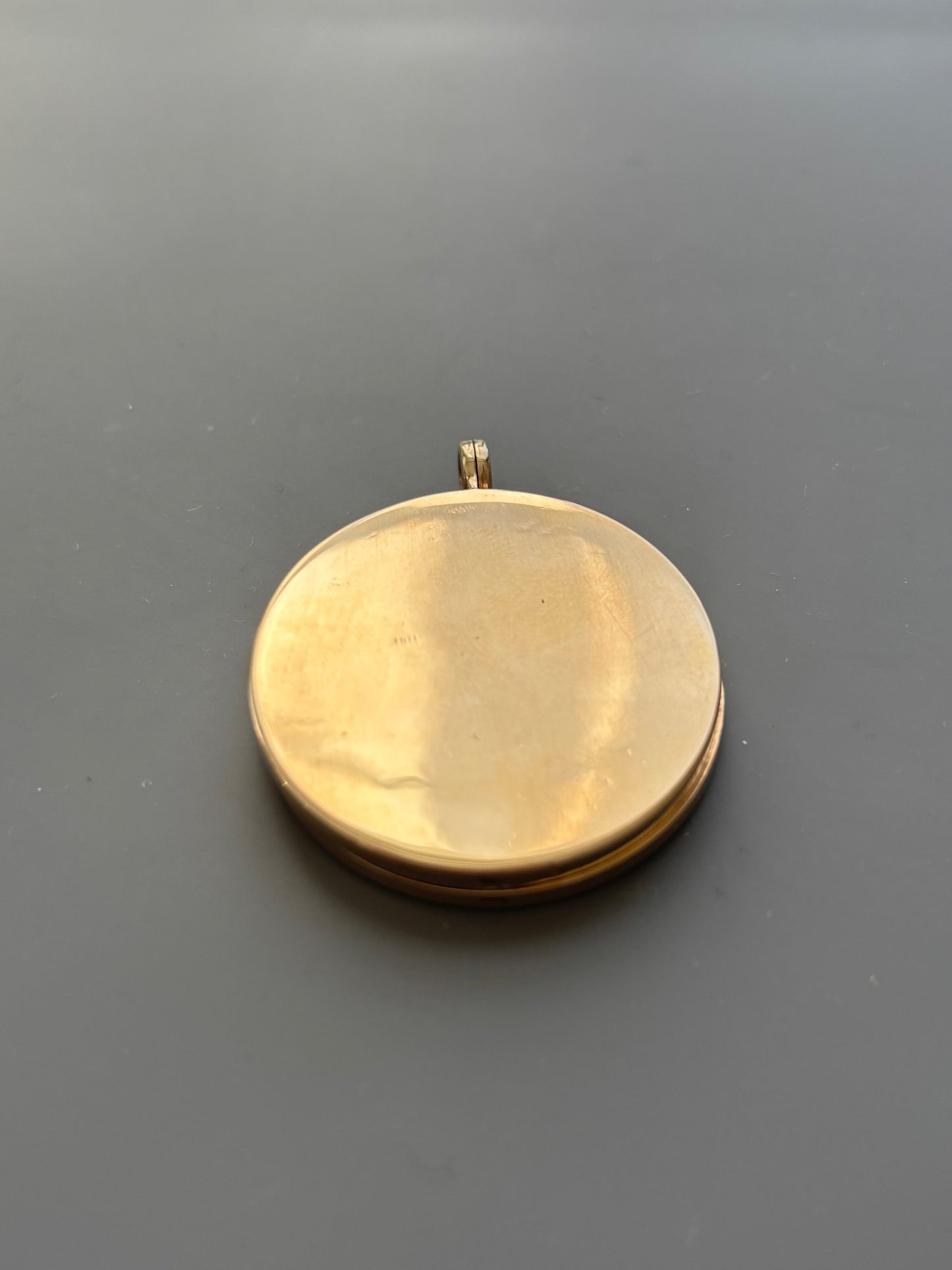 9k Gold Locket Case w Decorative Pattern