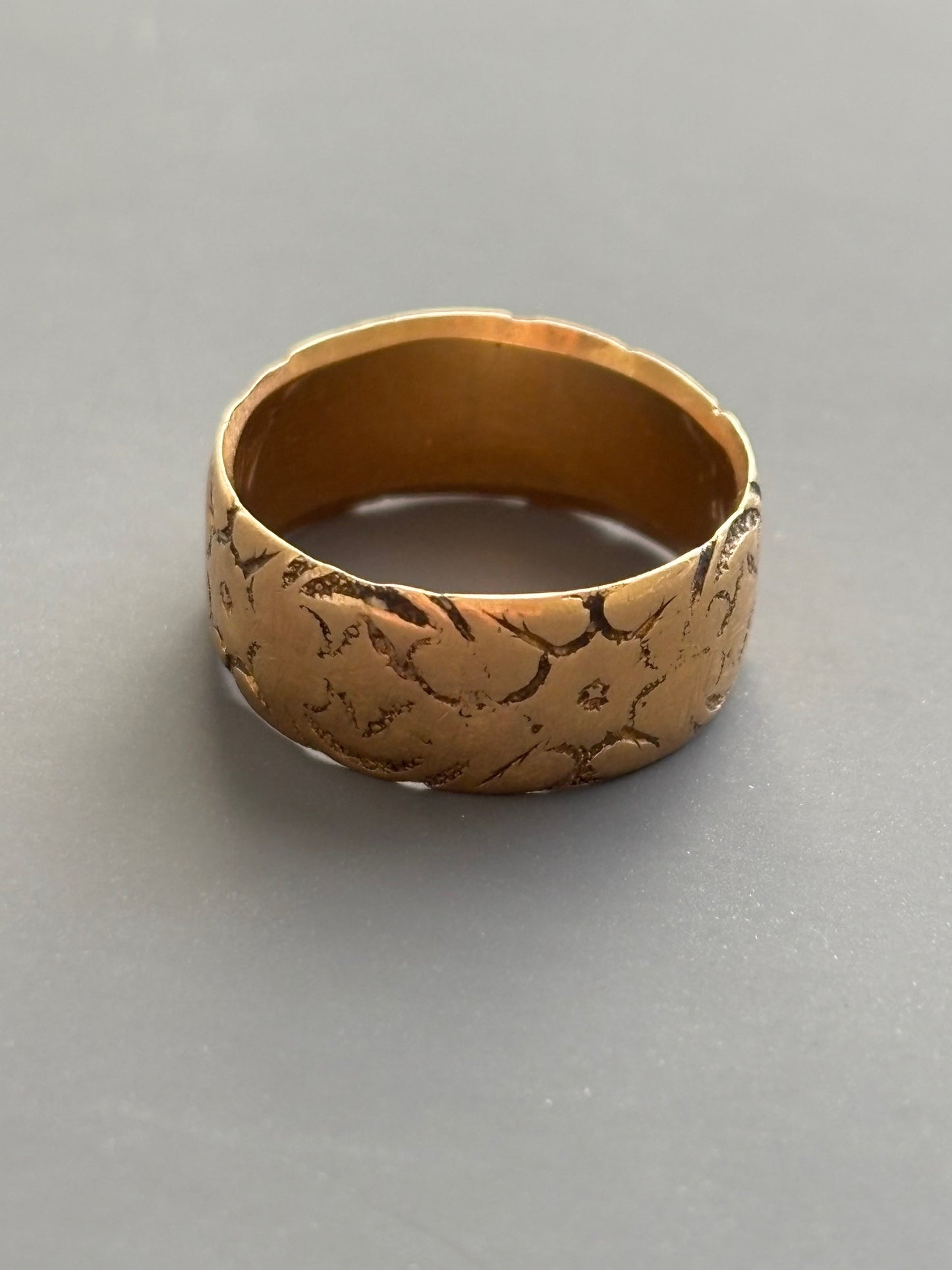 Antique 18k Gold Engraved Band Ring